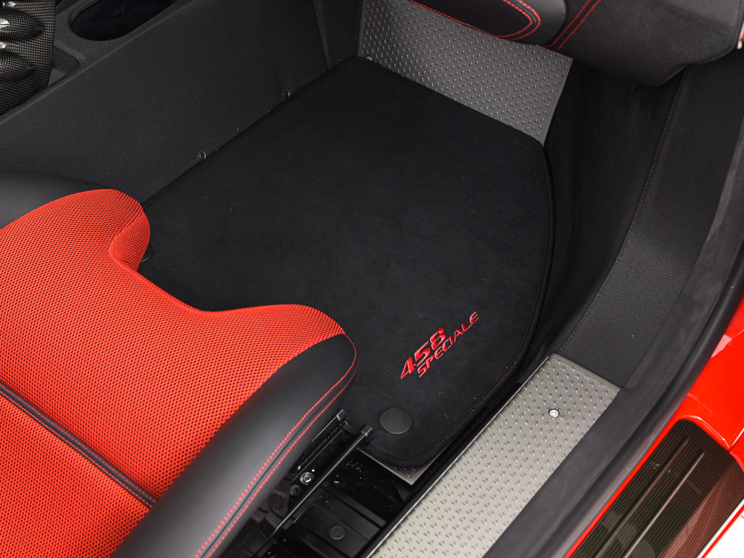 2015 Ferrari 458 Speciale — Photo 14 / 19