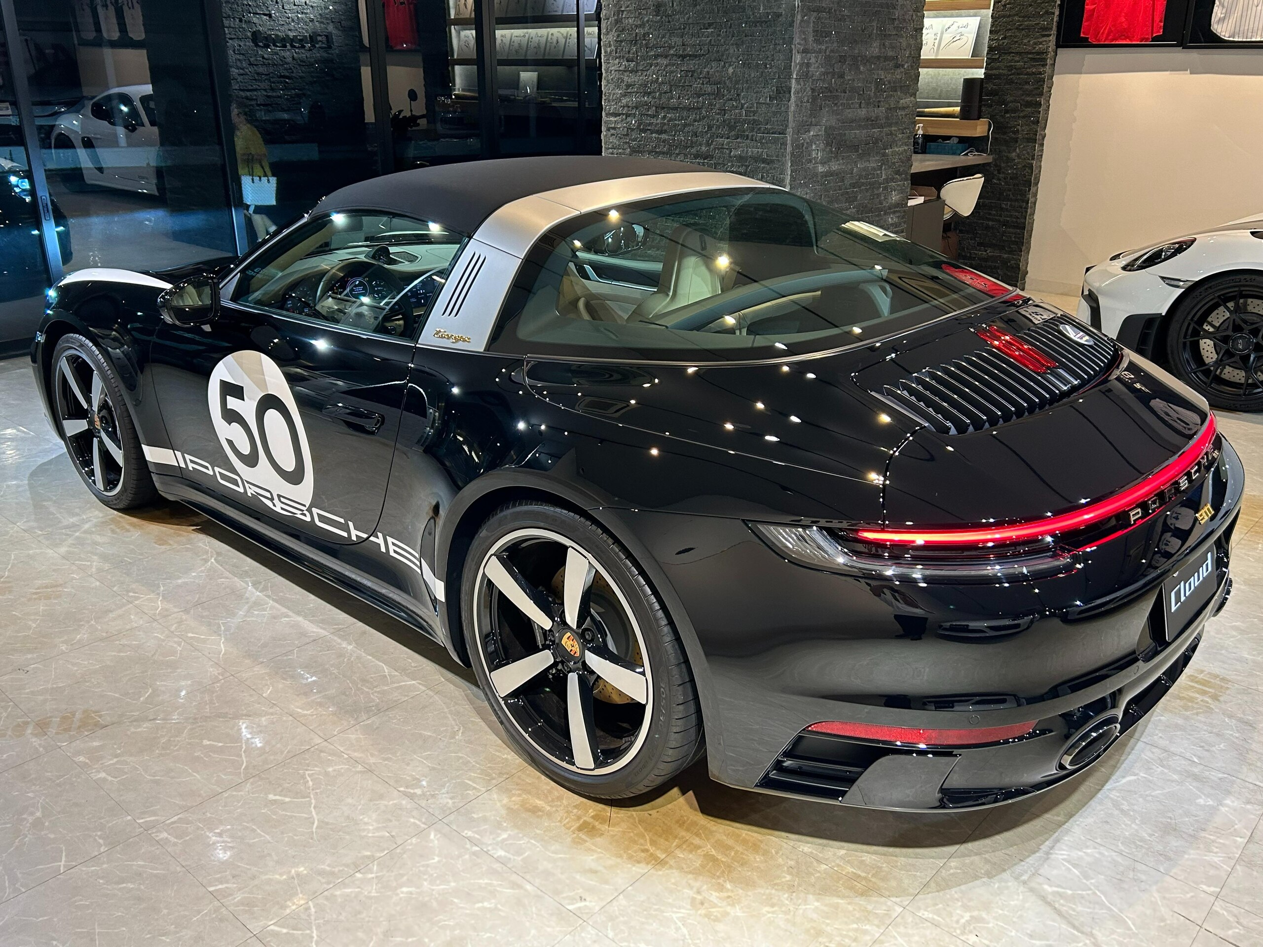 2020 Porsche 911 Targa 4S — Photo 27 / 78
