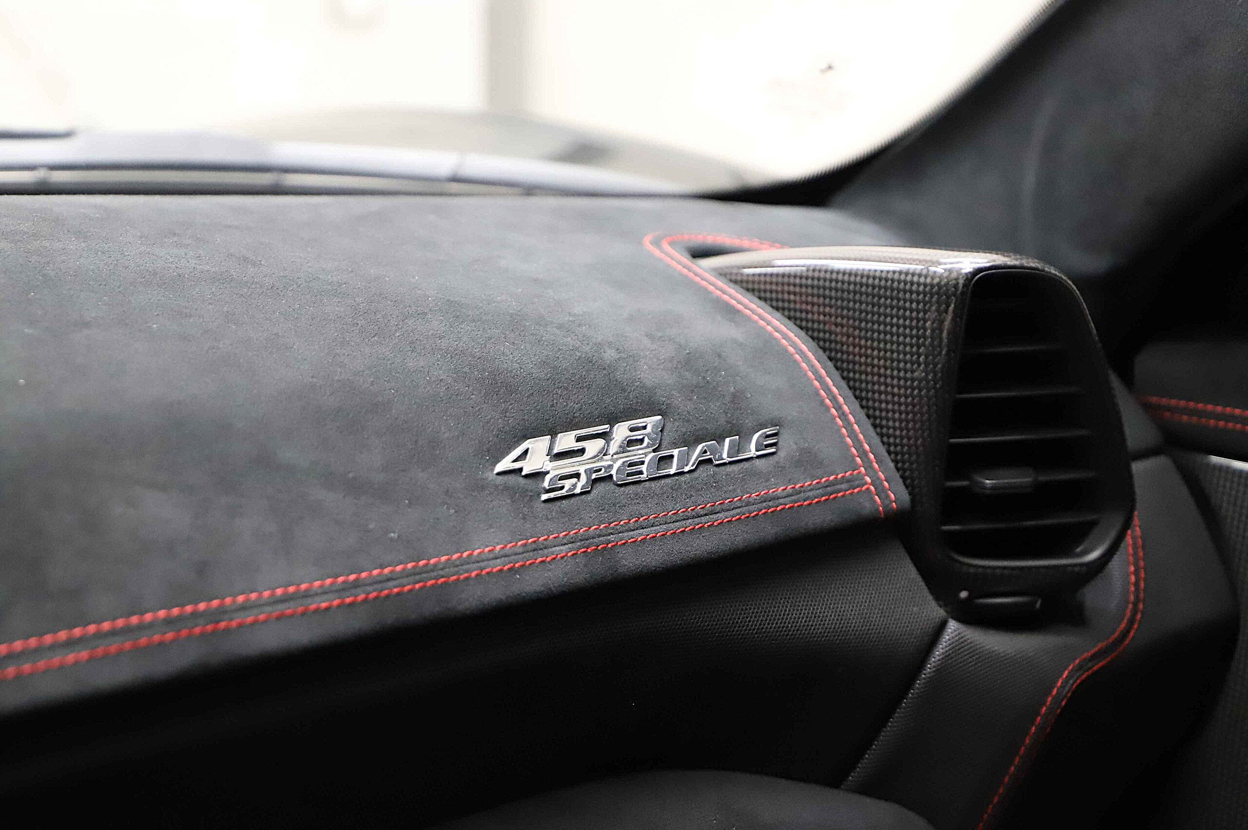 2015 Ferrari 458 Speciale — Photo 13 / 25