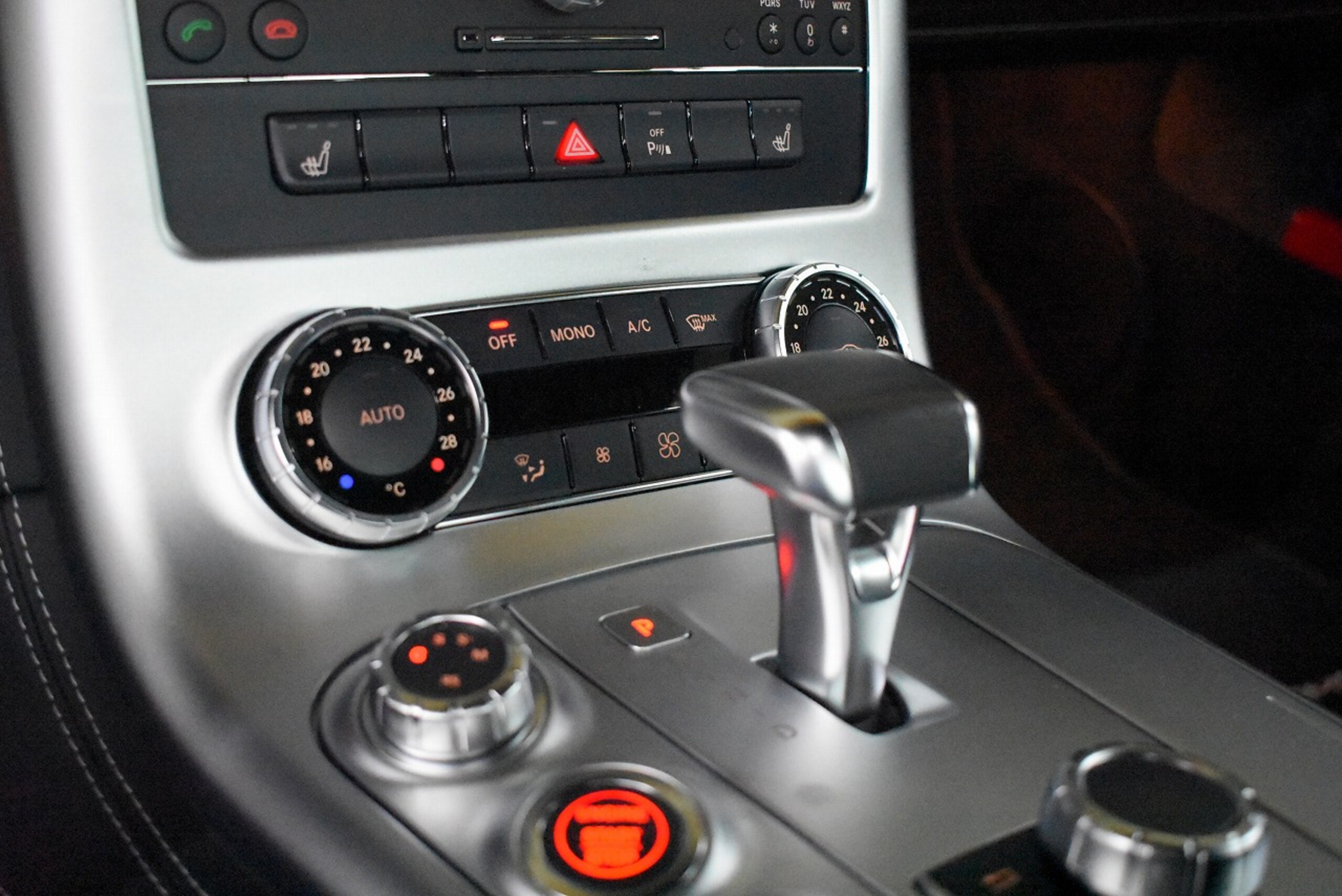 2010 Mercedes Benz SLS AMG — Photo 17 / 26