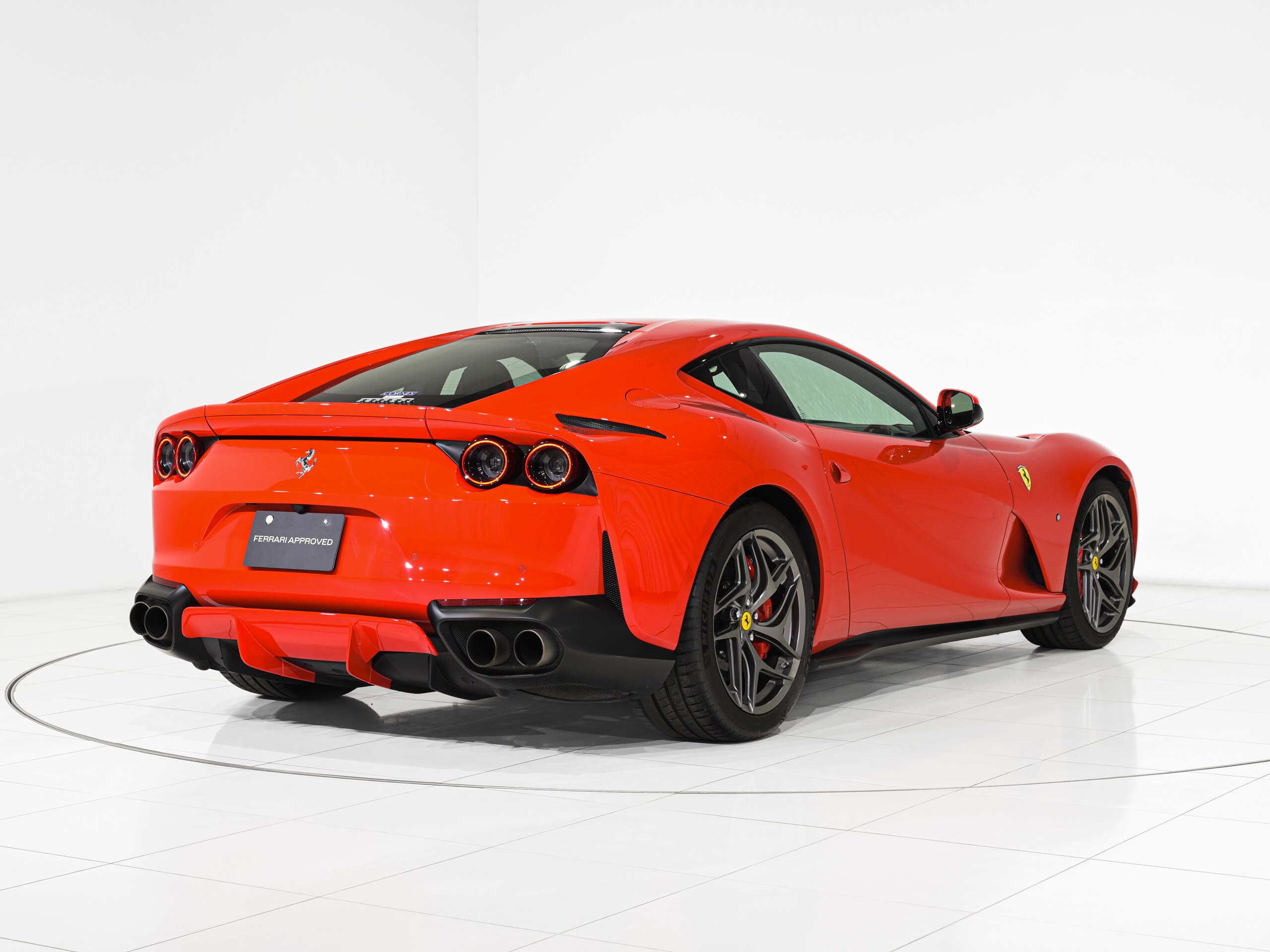 2019 Ferrari 812 Superfast — Photo 6 / 21