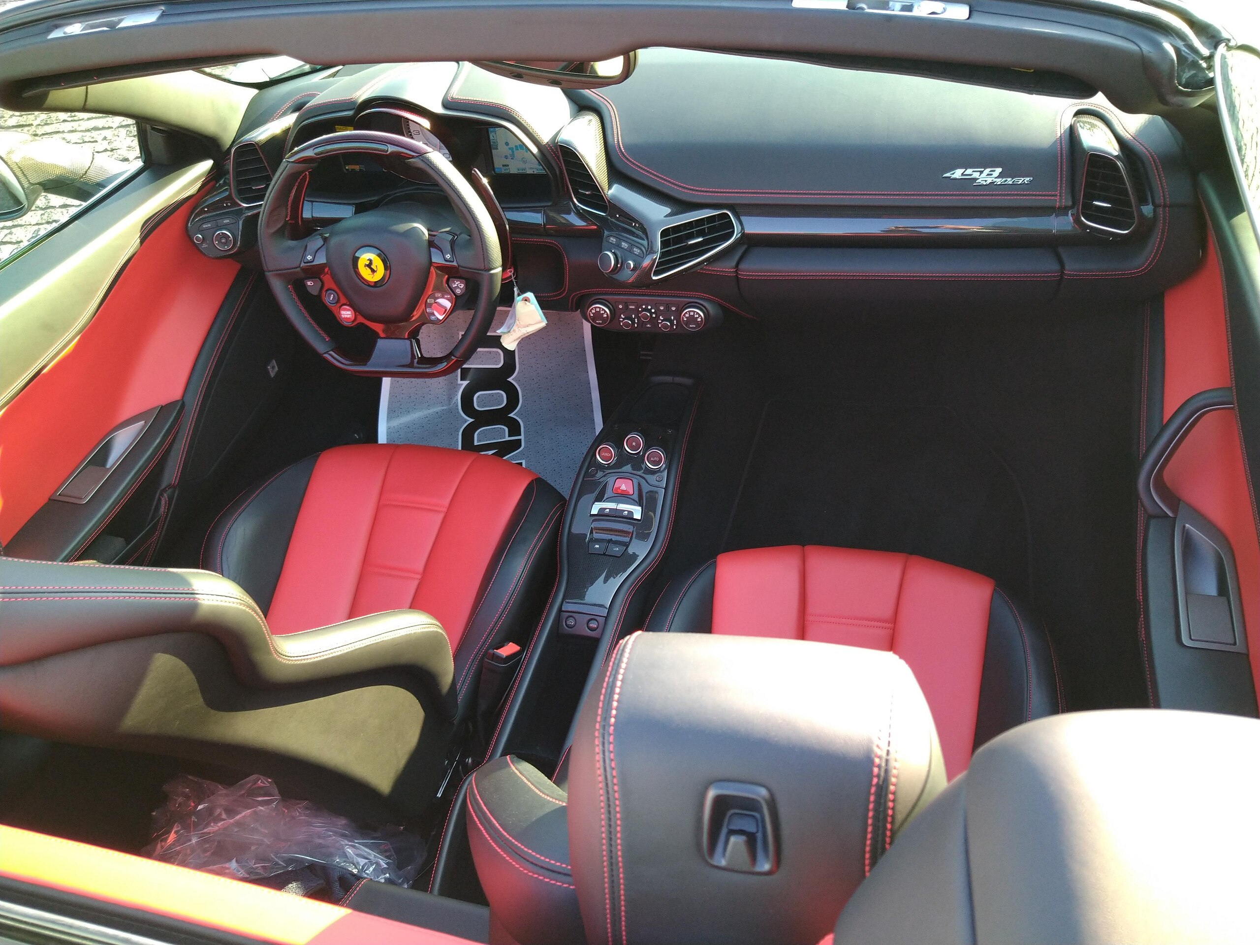 2015 Ferrari 458 Spider — Photo 15 / 26