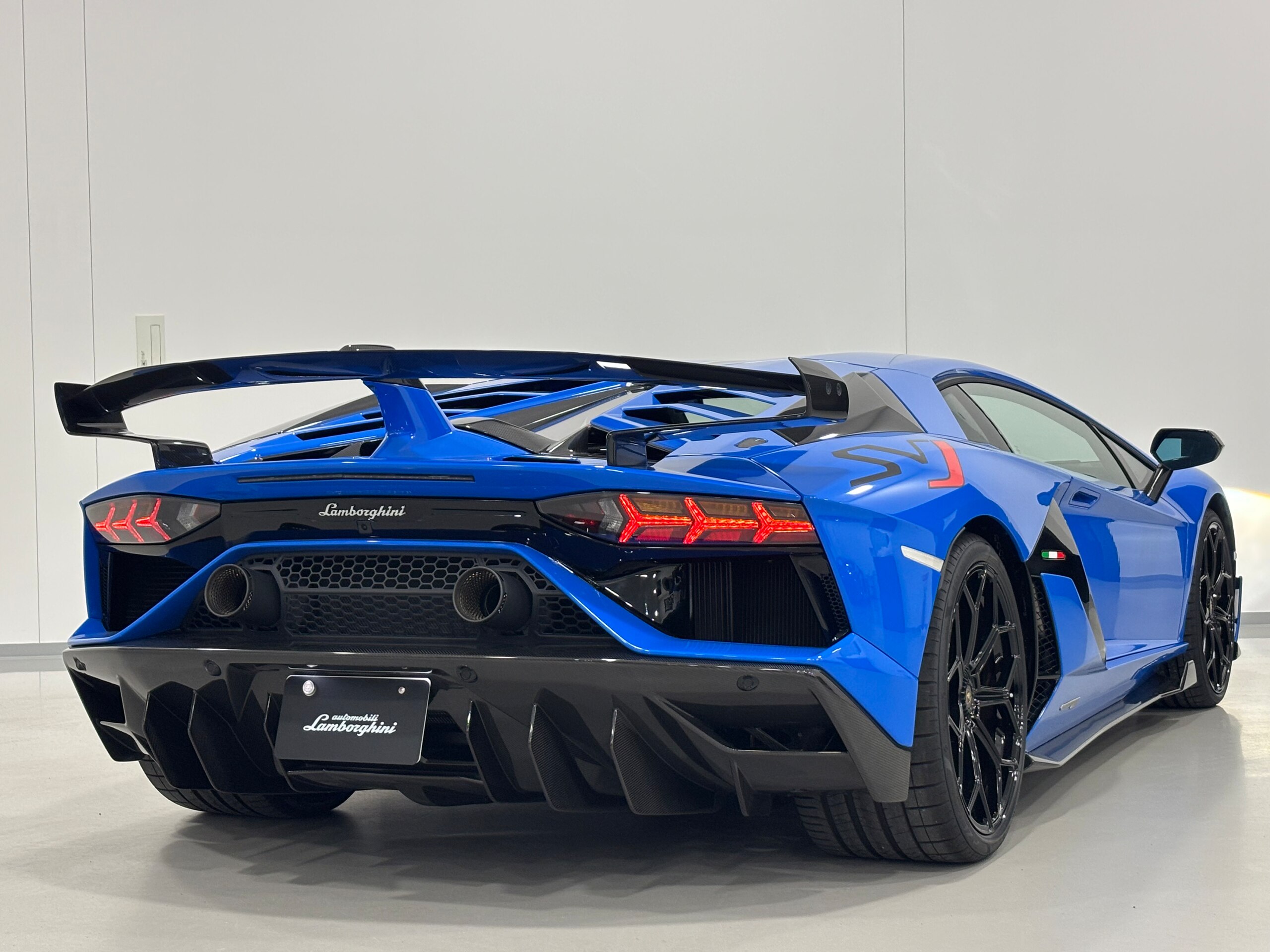 2019 Lamborghini Aventador SVJ — Photo 6 / 21