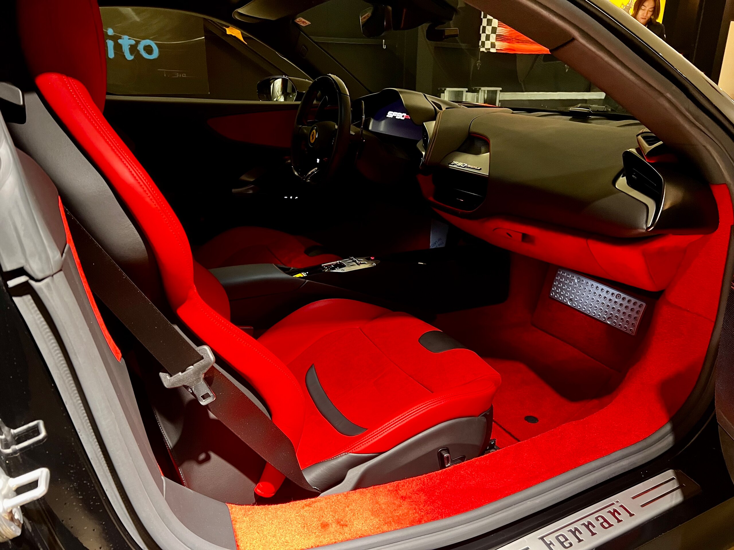 2021 Ferrari SF90 Stradale — Photo 10 / 17