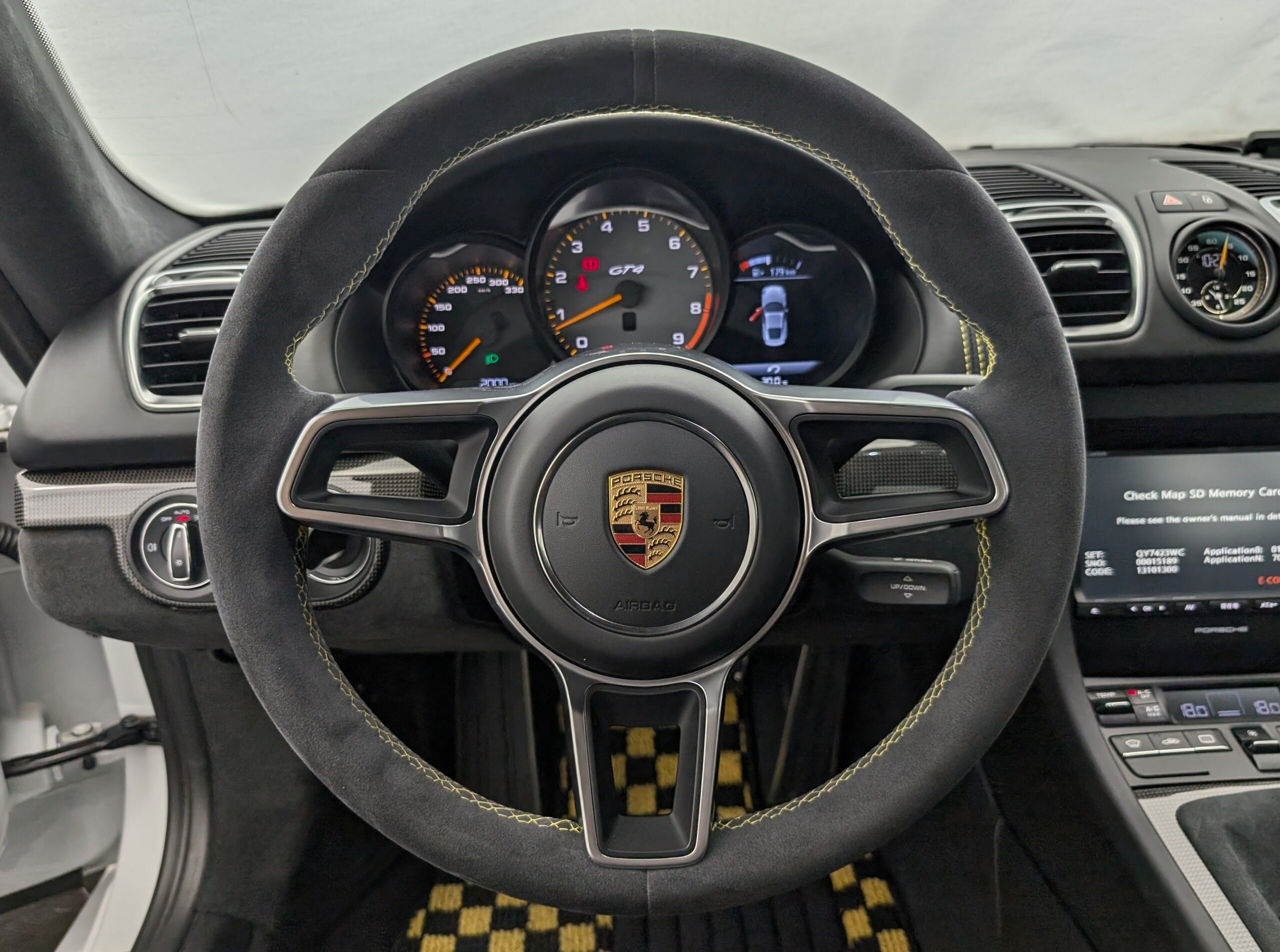 2016 Porsche Cayman GT4 — Photo 7 / 38