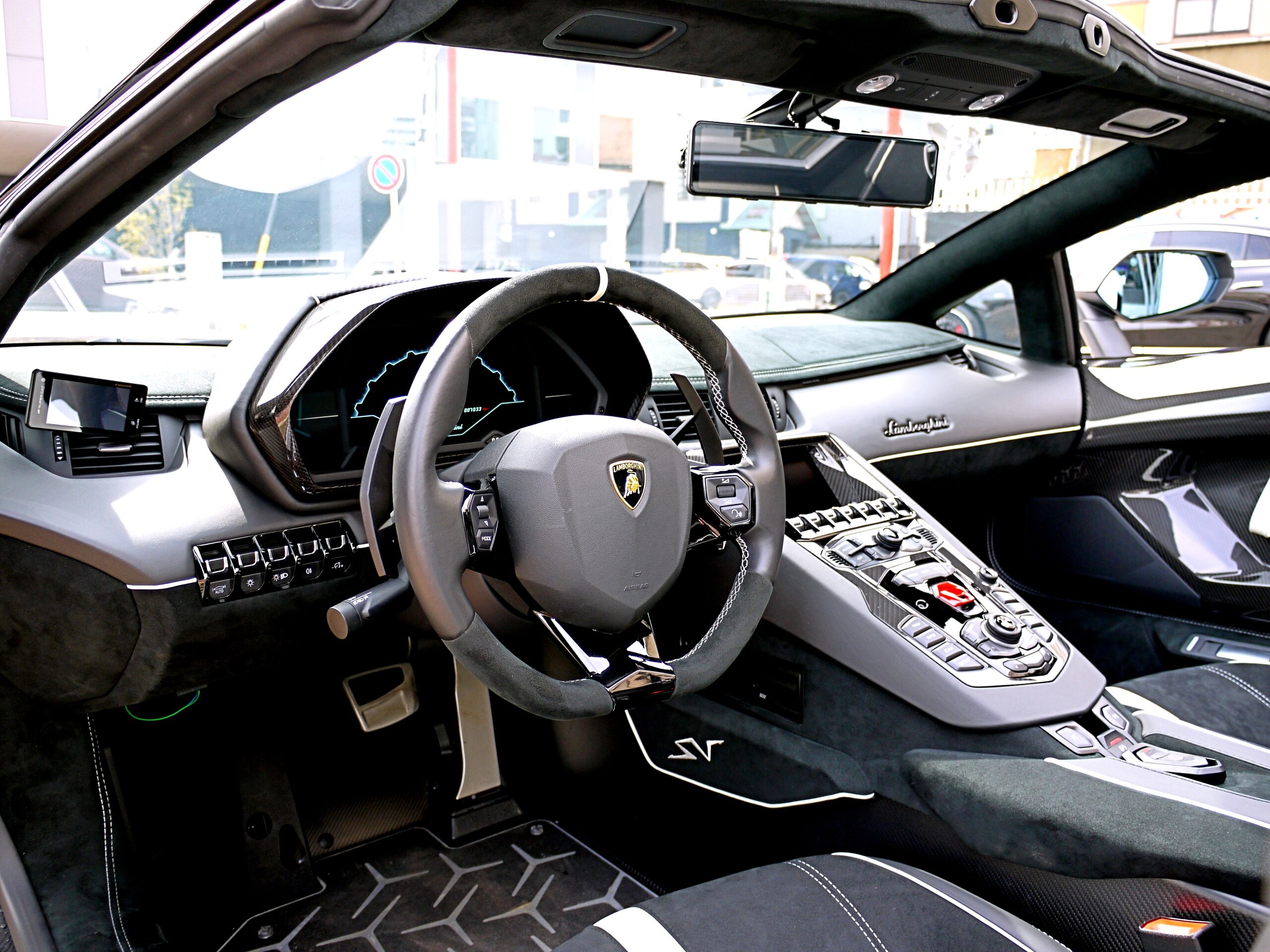 2017 Lamborghini Aventador Roadster SV — Photo 12 / 17