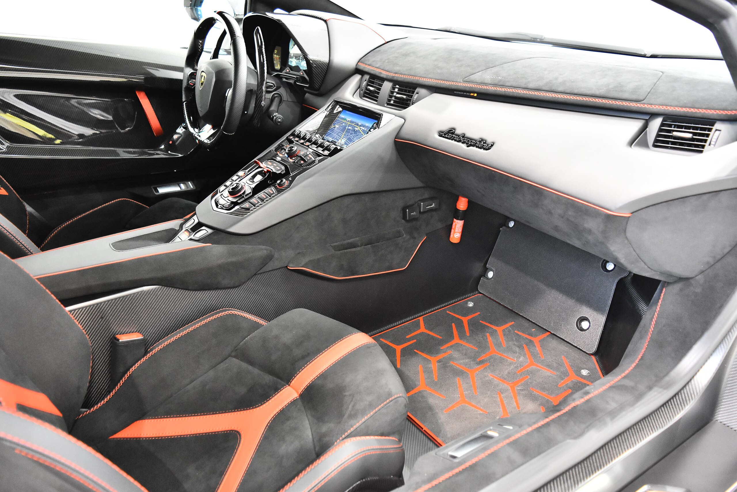 2019 Lamborghini Aventador SVJ — Photo 12 / 19