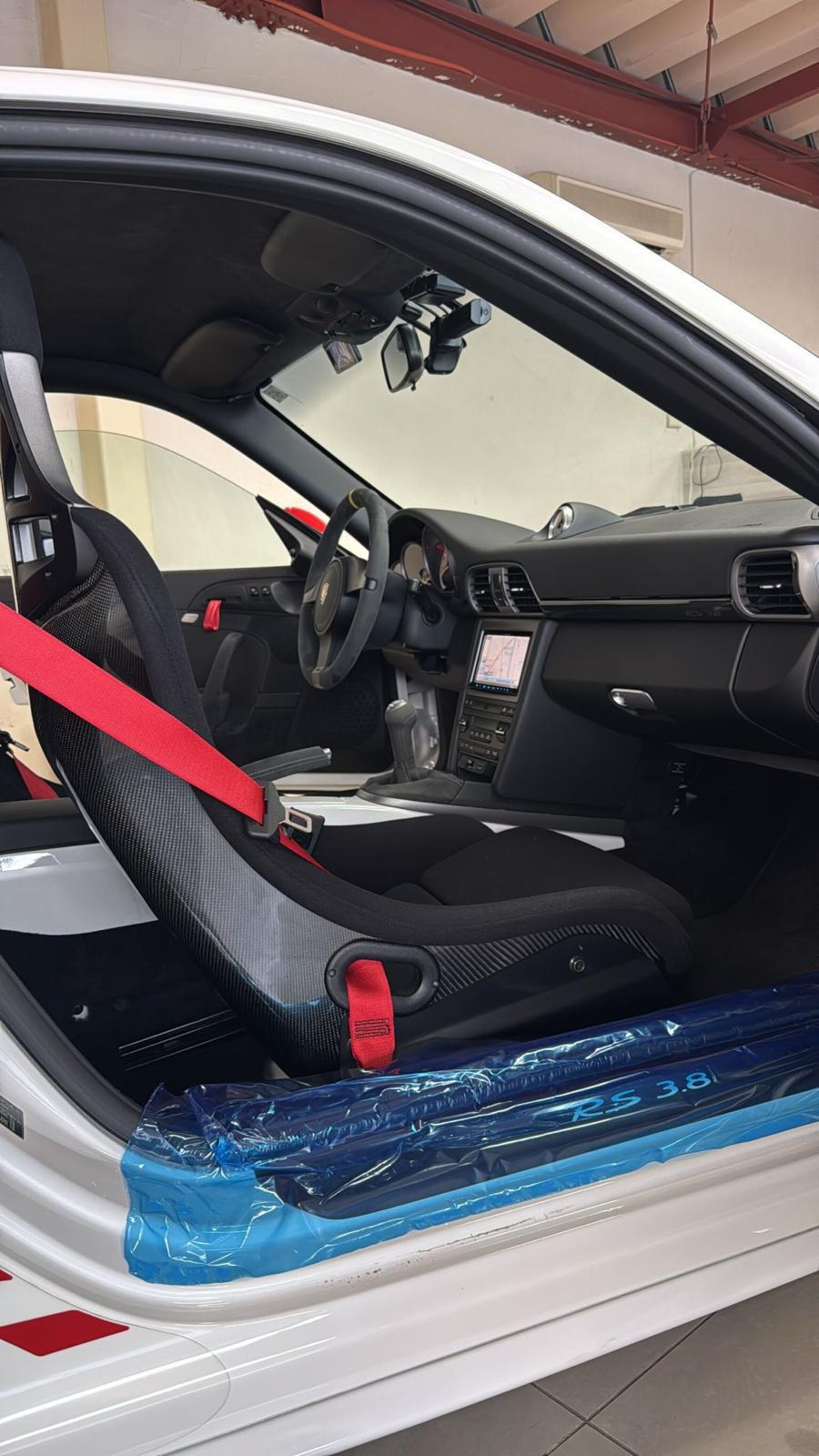 2011 Porsche 911 GT3 RS — Photo 24 / 40