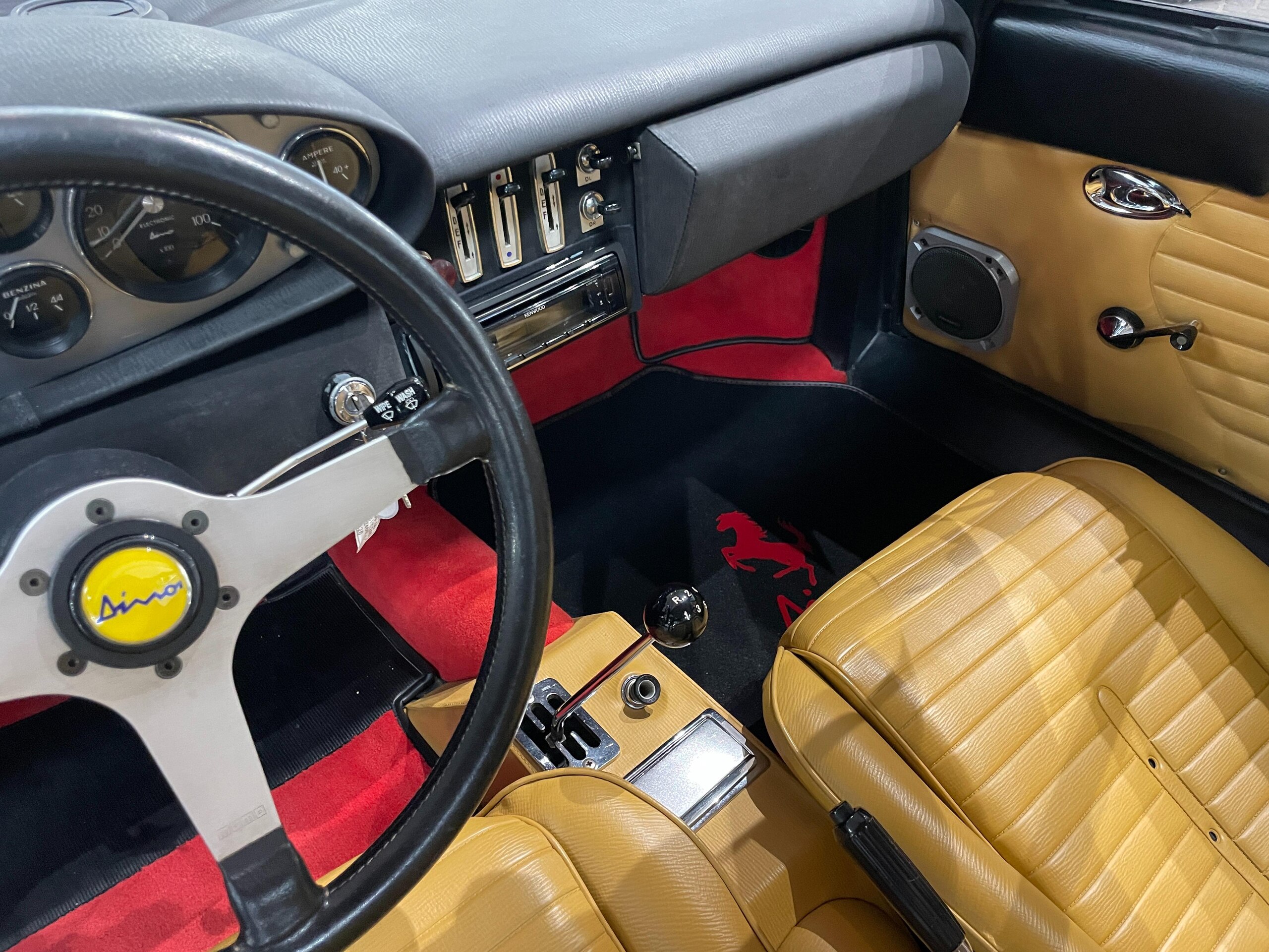 1972 Ferrari DINO 246GT — Photo 9 / 12