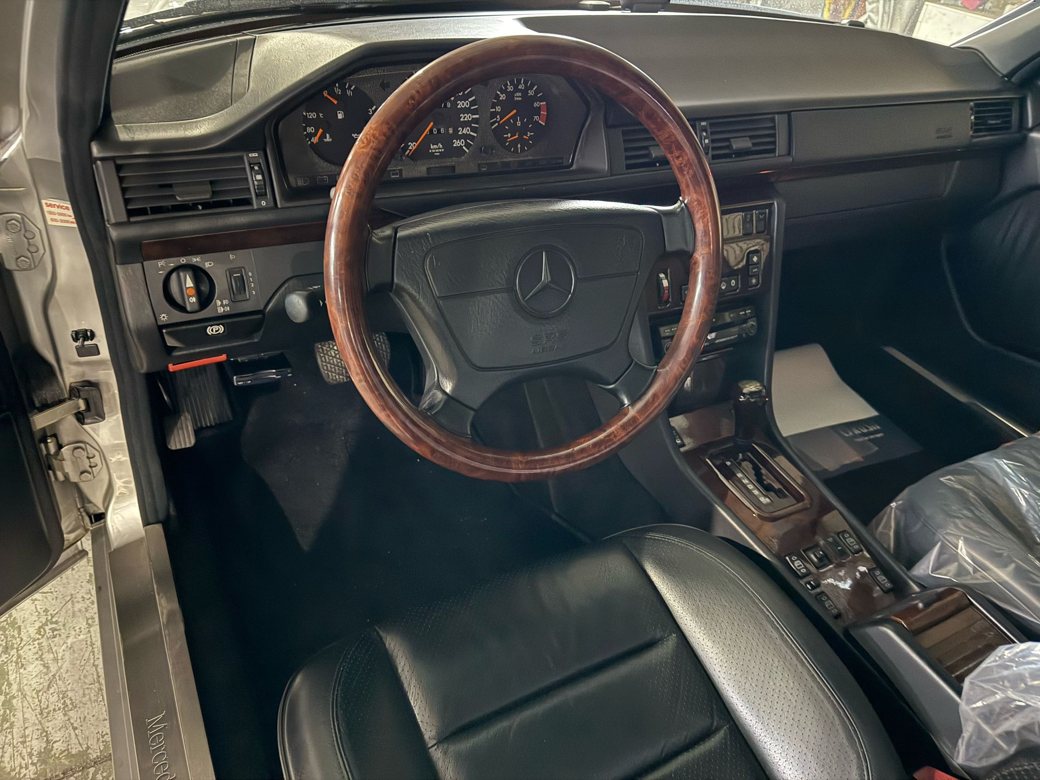1992 Mercedes Benz 500E — Photo 7 / 17