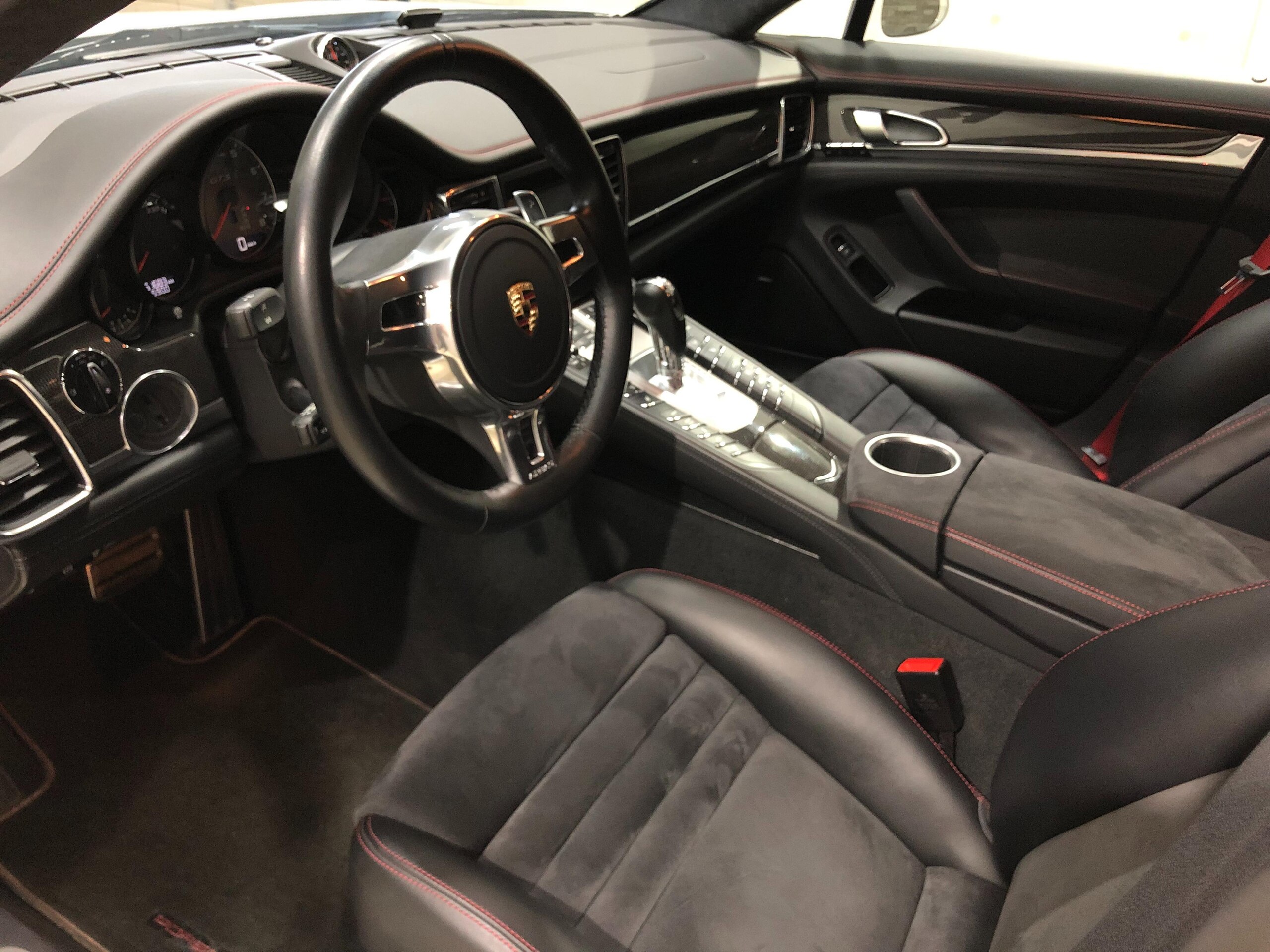 2012 Porsche Panamera GTS — Photo 12 / 32