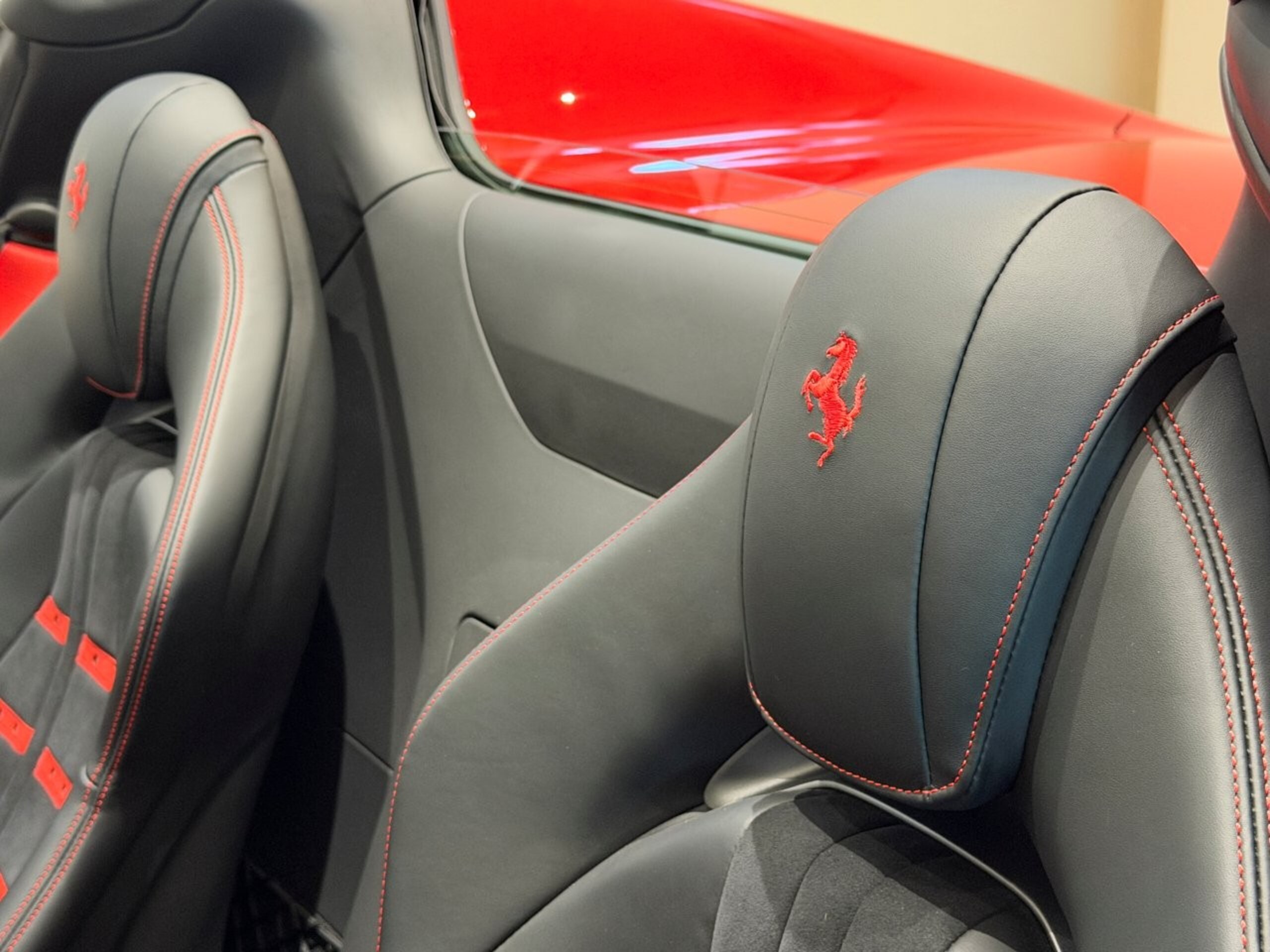 2021 Ferrari 812GTS — Photo 18 / 22