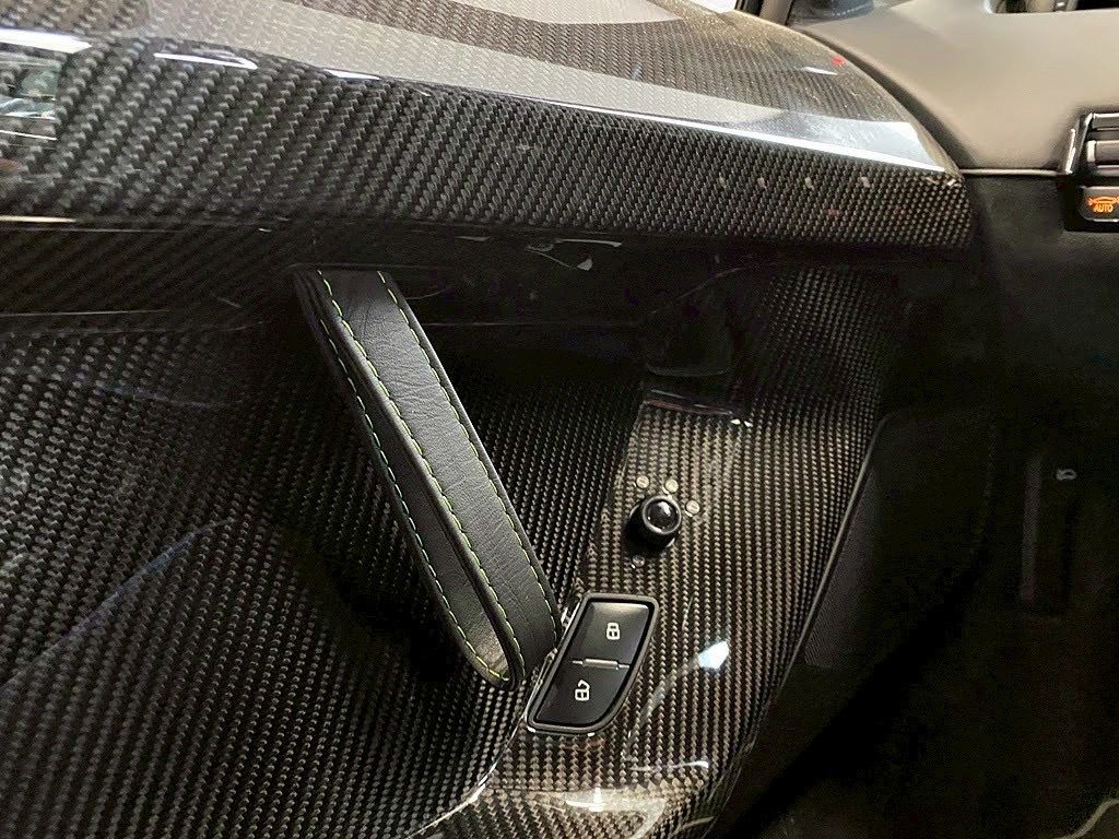 2020 Lamborghini Aventador SVJ Roadster — Photo 11 / 24