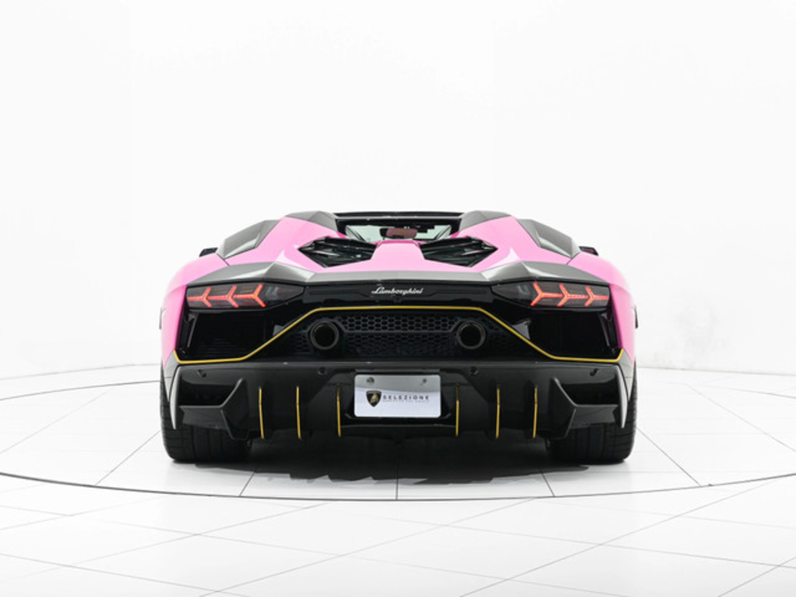 2022 Lamborghini Aventador Roadster LP780-4 Ultimae — Photo 6 / 25