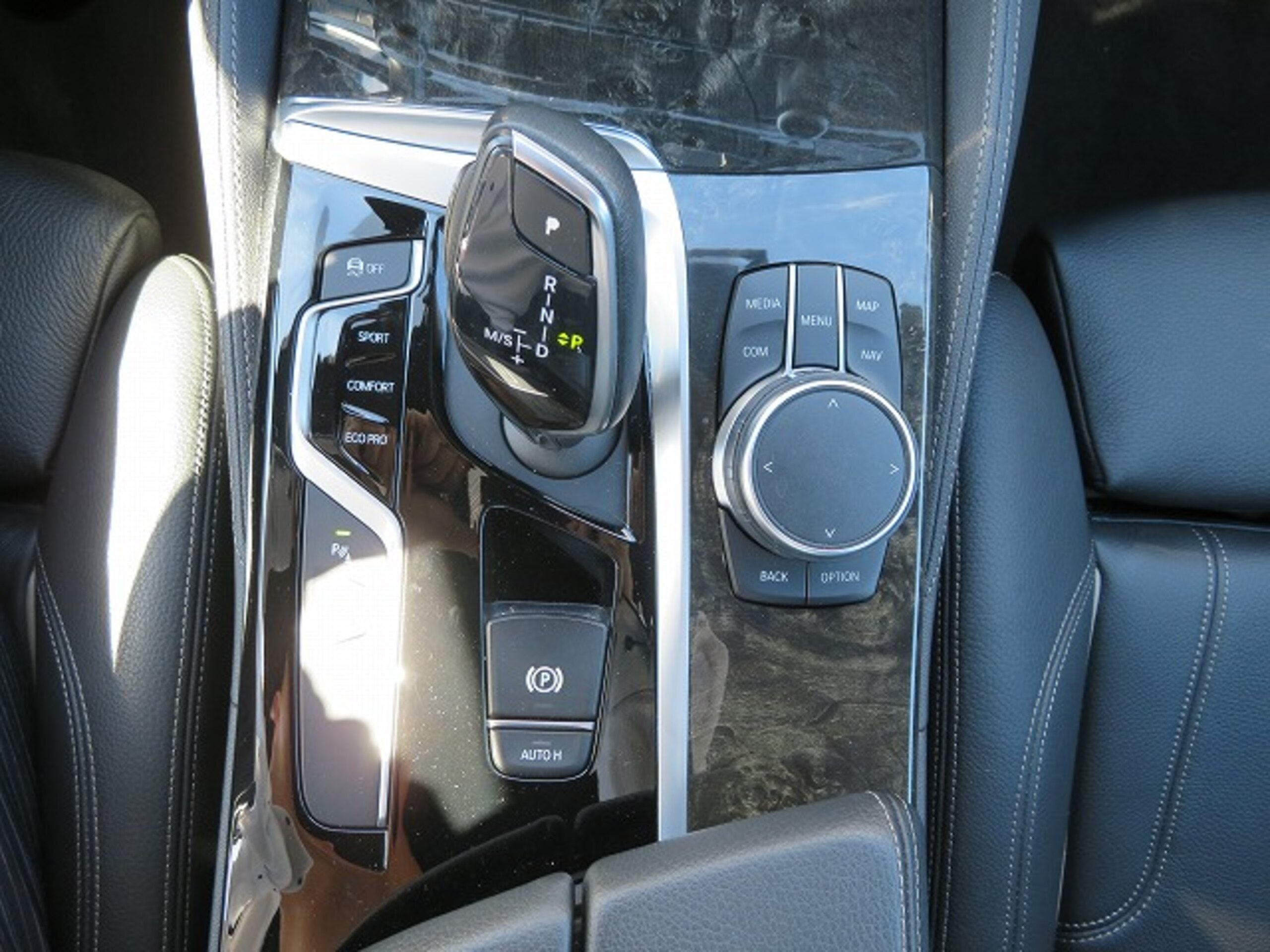 2017 BMW 530i M Sport — Photo 14 / 22