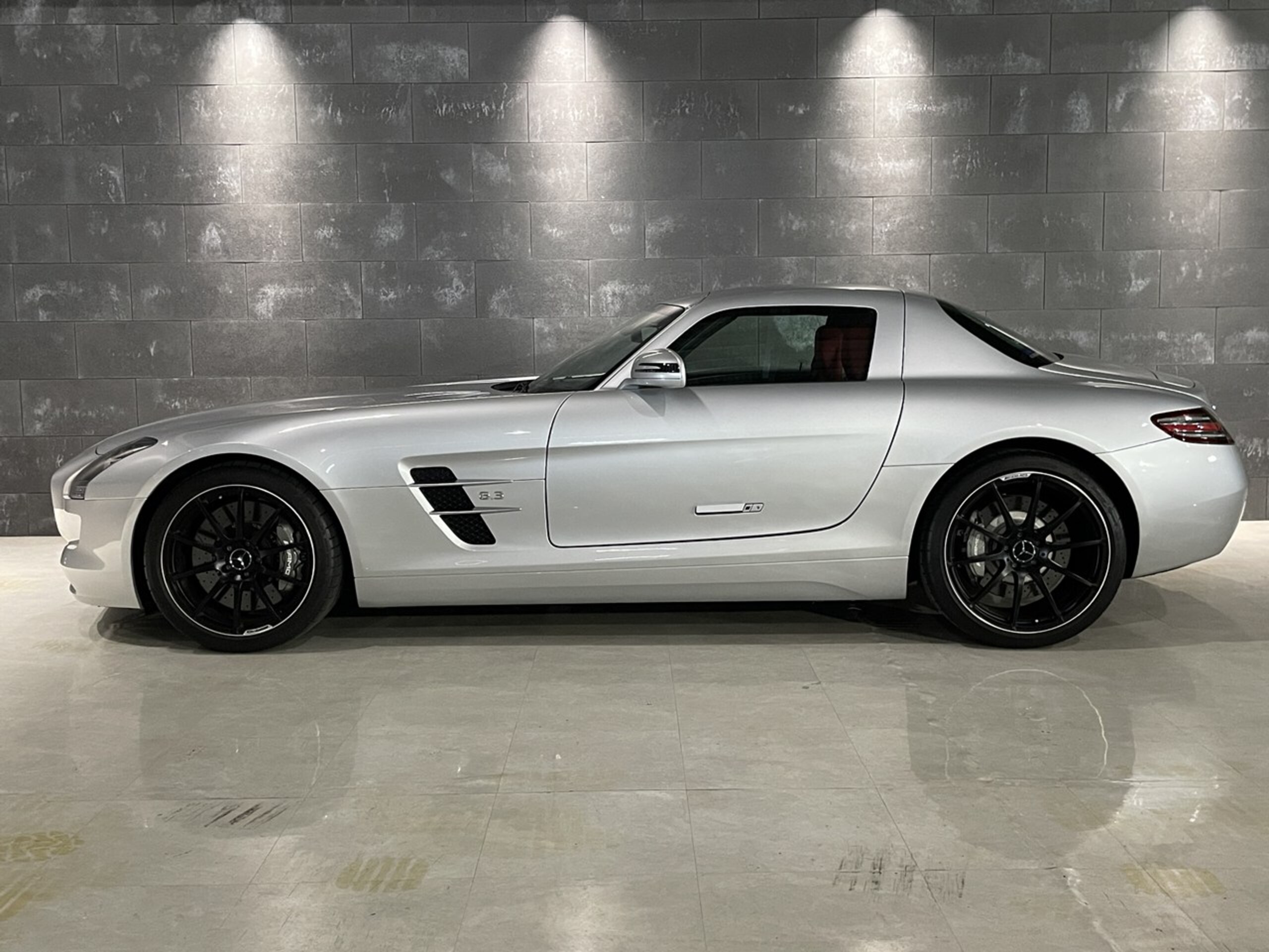 2011 Mercedes Benz SLS AMG — Photo 8 / 23