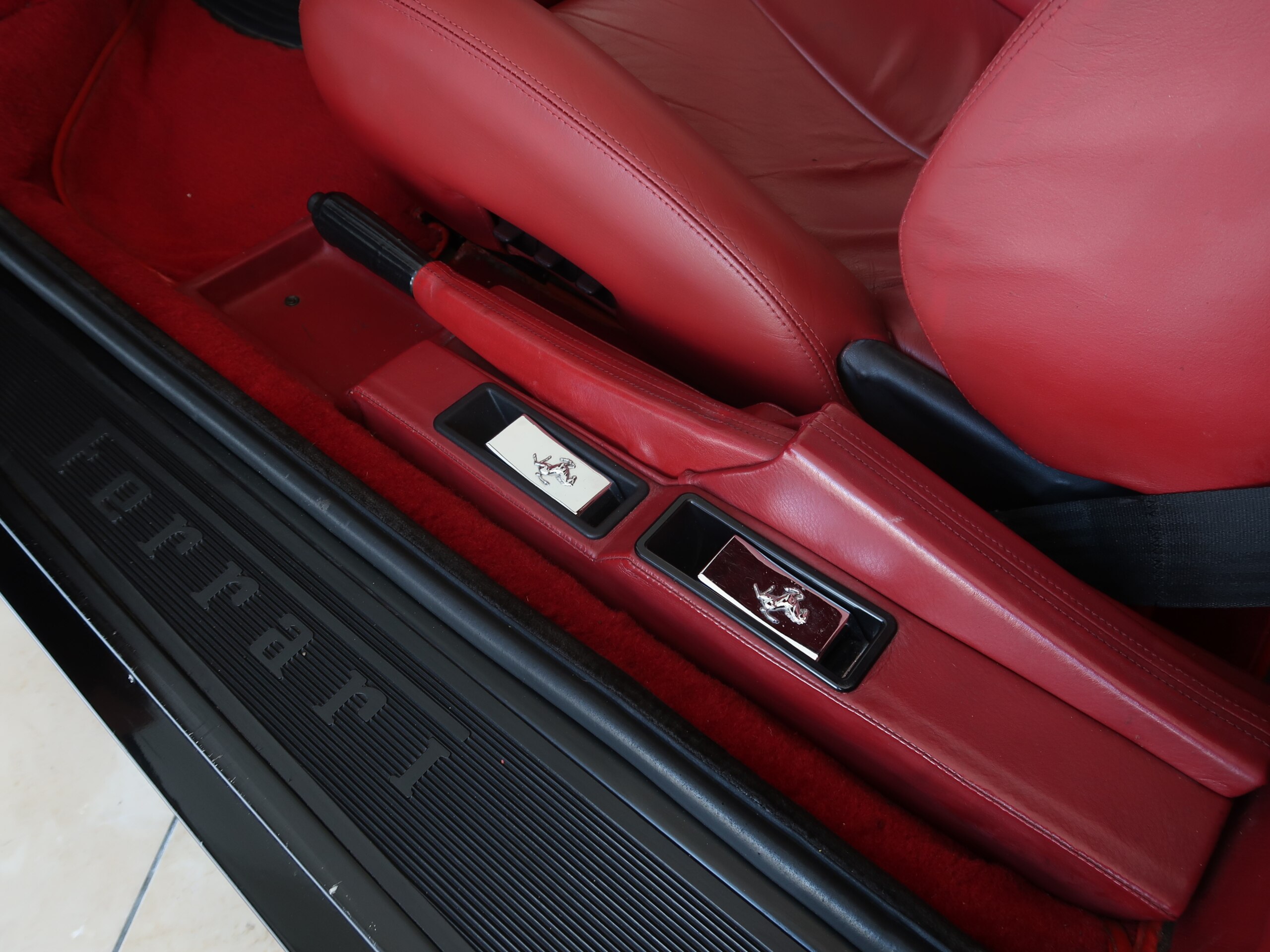 1988 Ferrari Testarossa — Photo 8 / 13