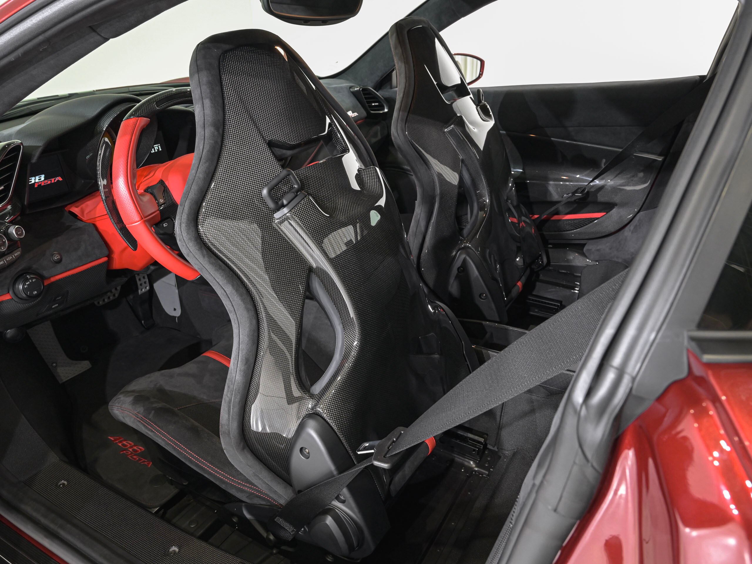2020 Ferrari 488 Pista — Photo 15 / 30