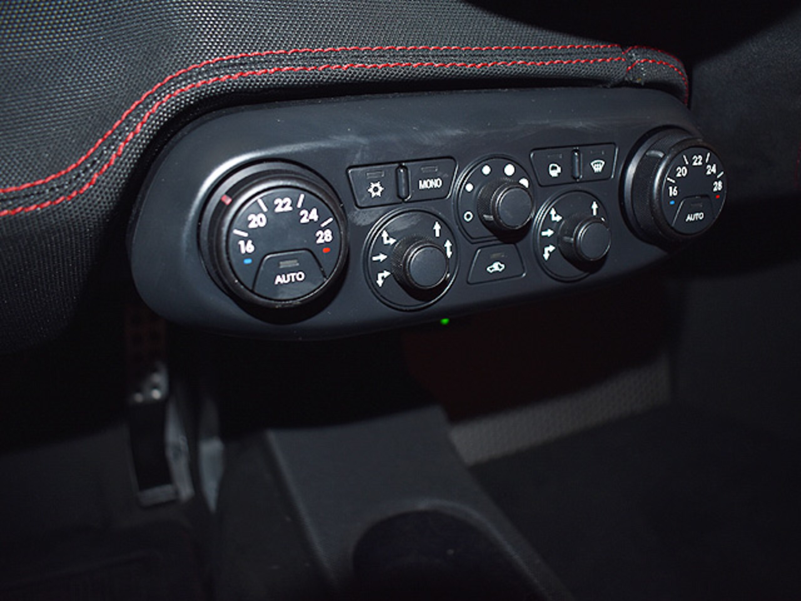 2014 Ferrari 458 Speciale — Photo 11 / 18