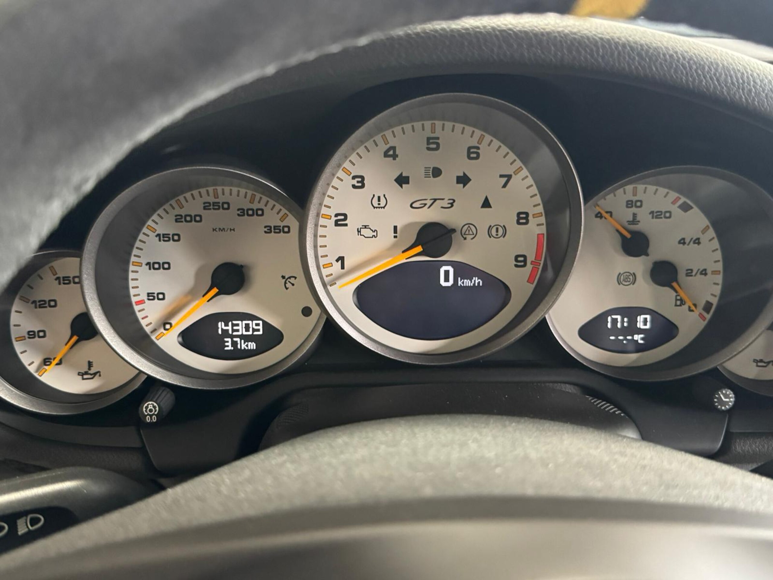 2011 Porsche 911 GT3 RS — Photo 21 / 40