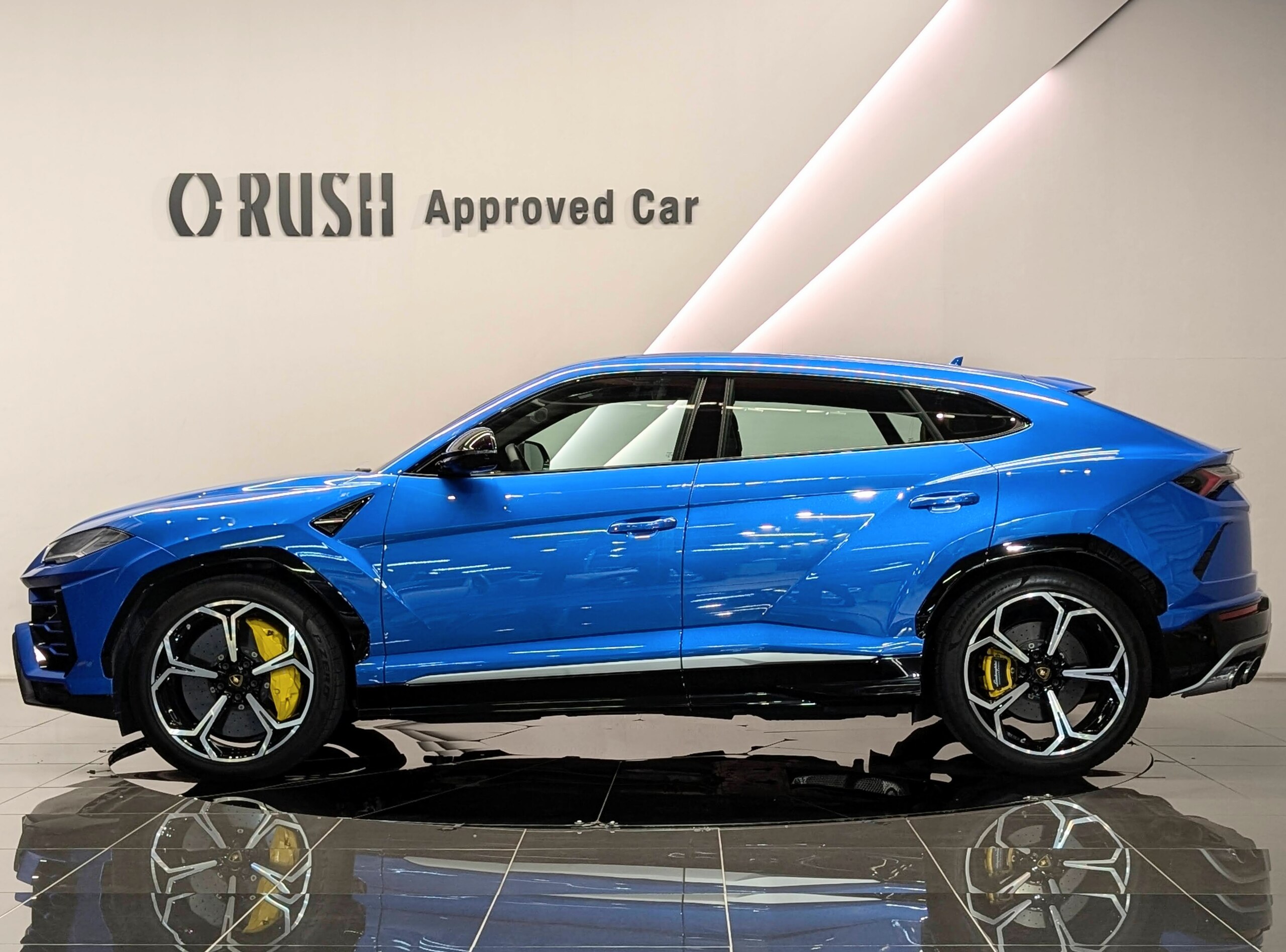 2019 Lamborghini Urus — Photo 6 / 21