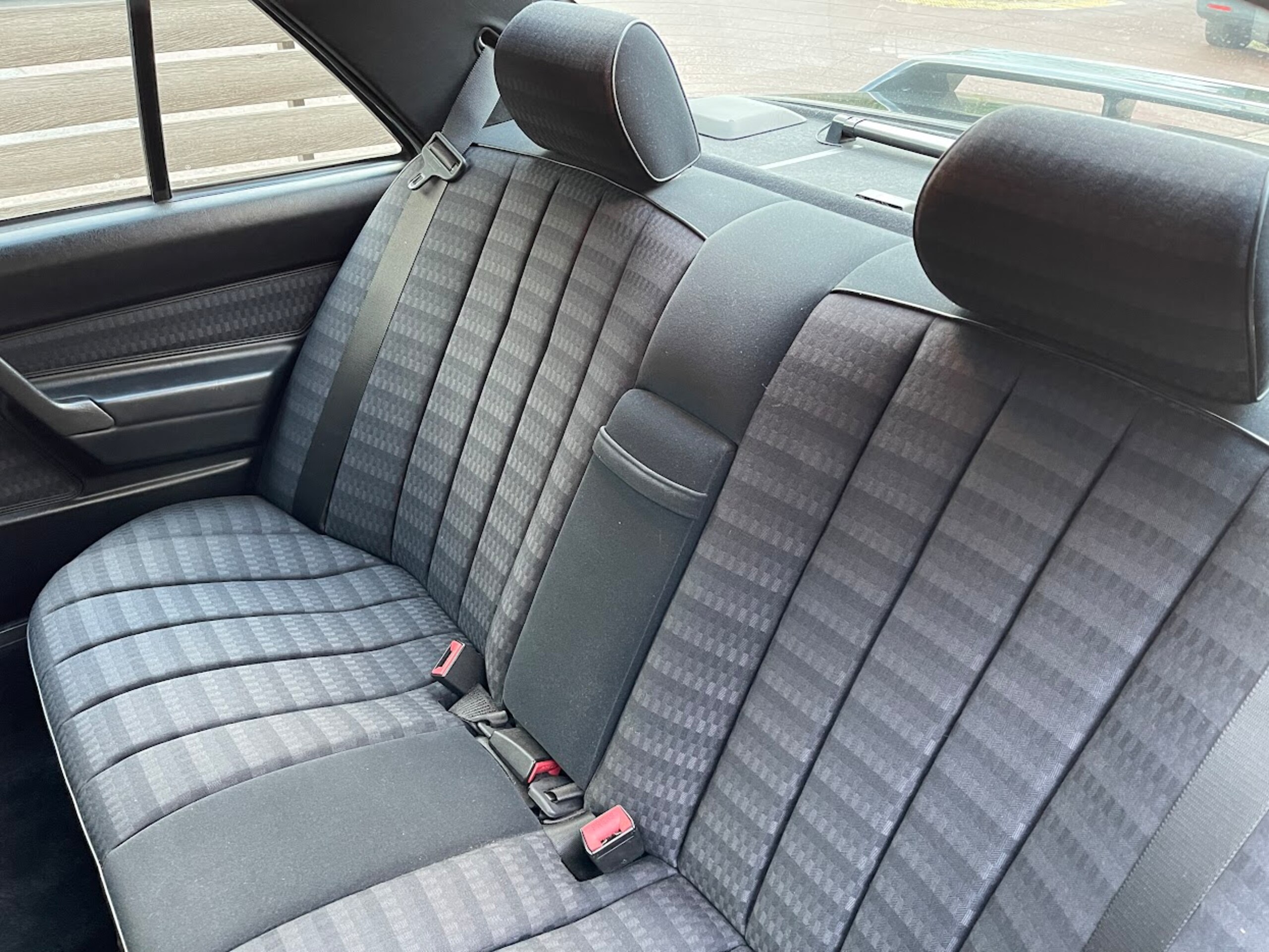 1991 Mercedes Benz 190E — Photo 16 / 17
