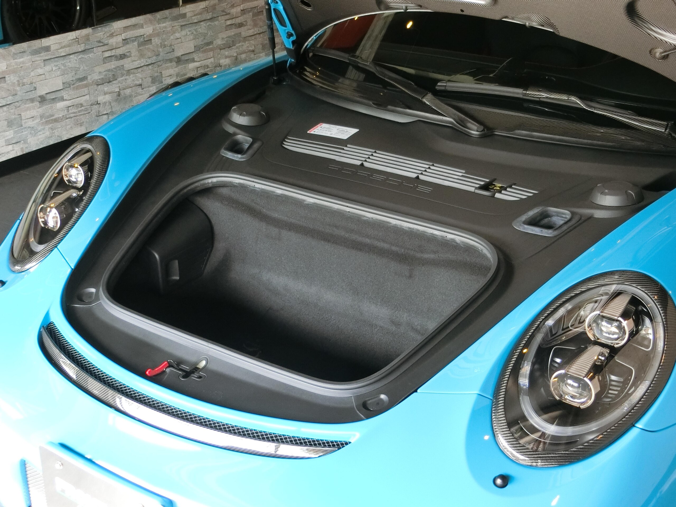 2019 Porsche 911 GT2 RS — Photo 18 / 18