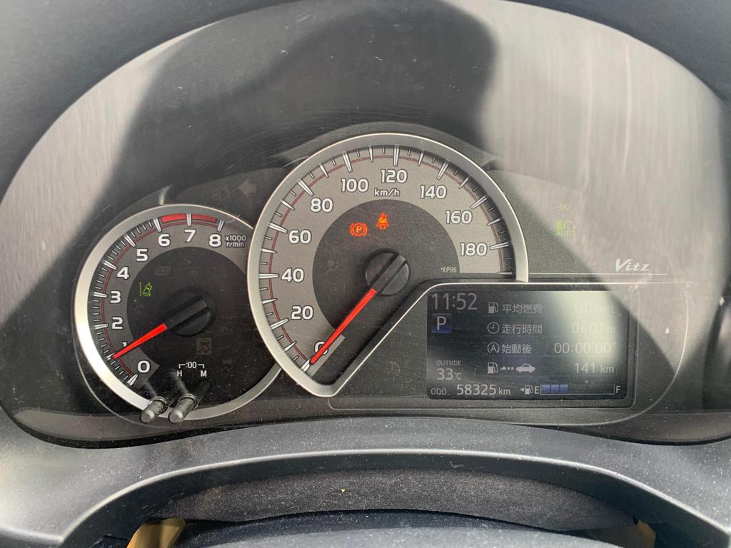 2019 Toyota Vitz — Photo 14 / 21
