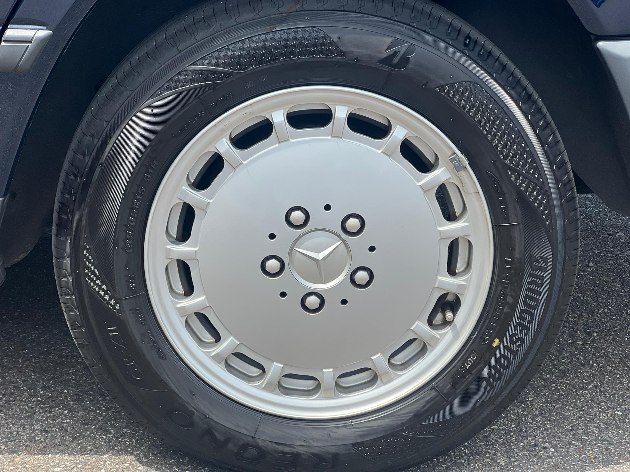 1988 Mercedes Benz 230E — Photo 20 / 29