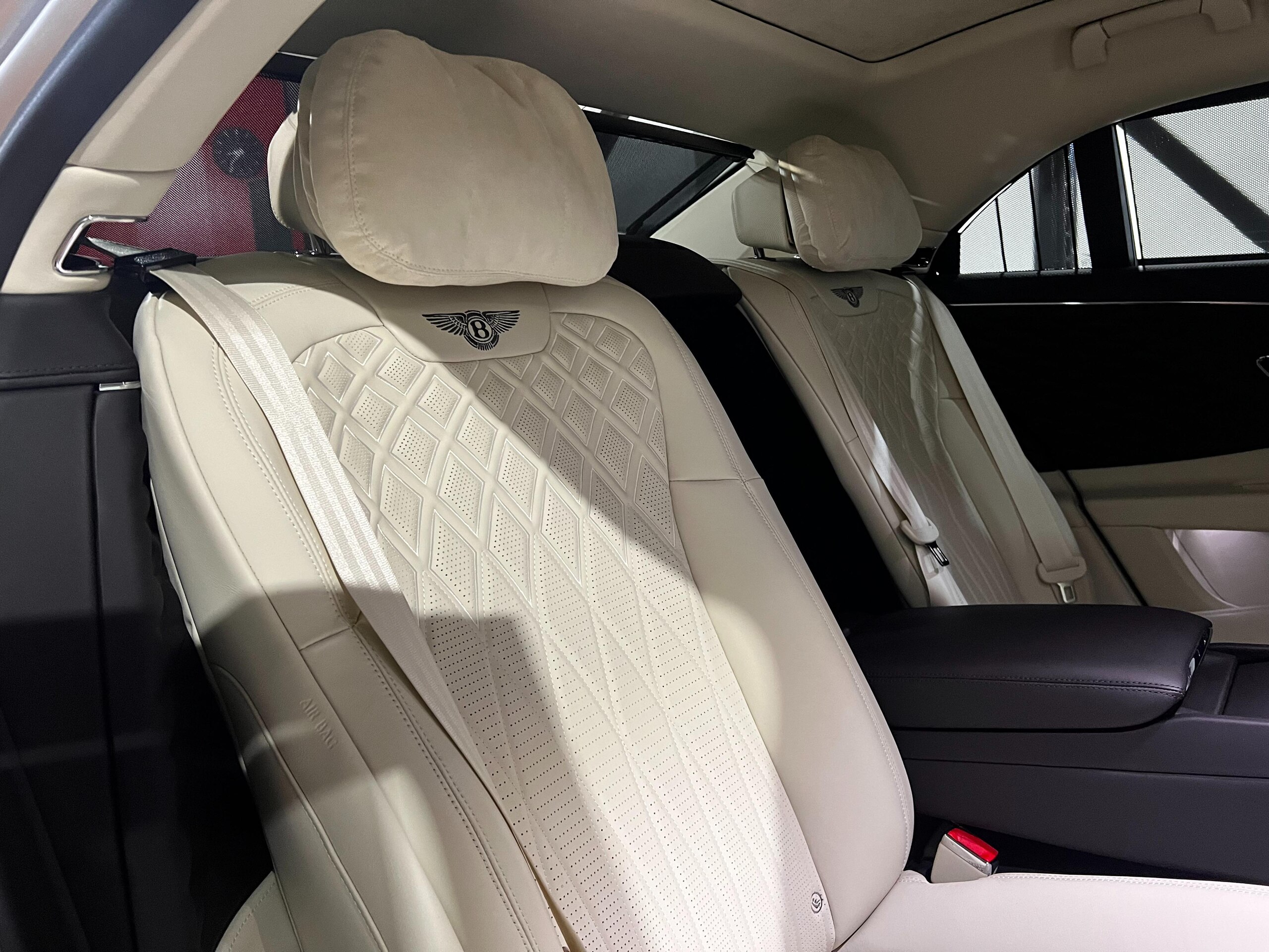 2020 Bentley Flying Spur — Photo 16 / 25
