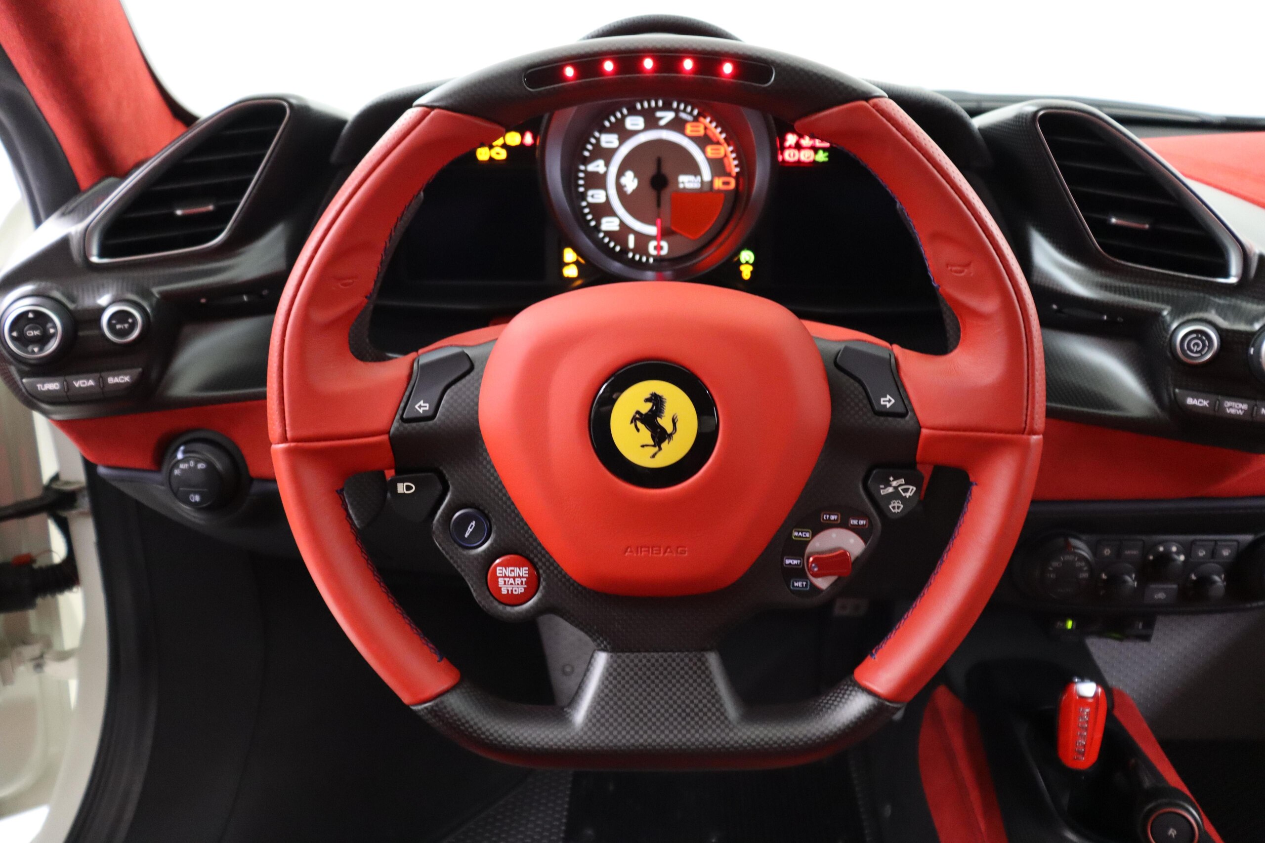 2019 Ferrari 488 Pista — Photo 8 / 18