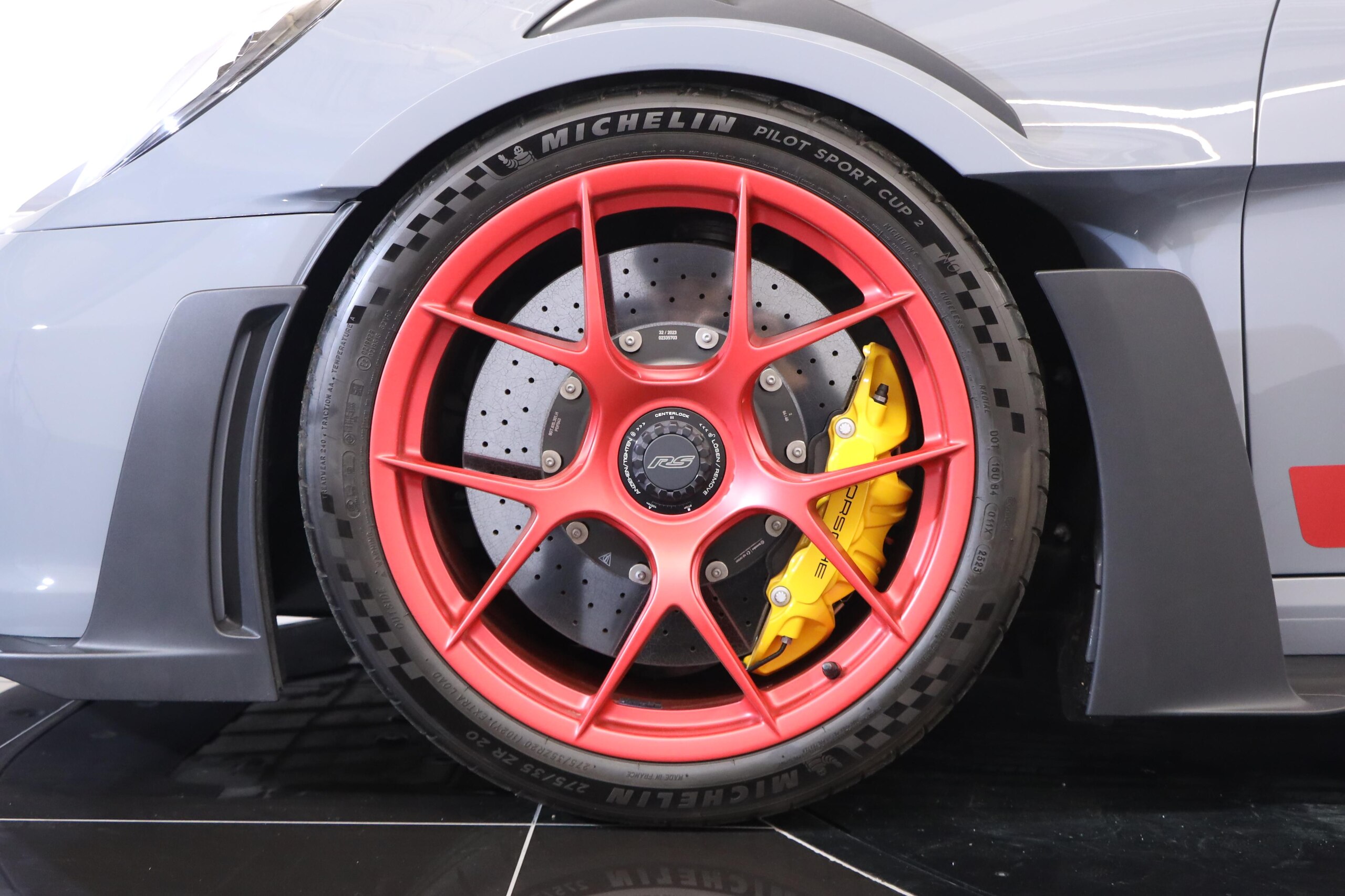 2024 Porsche 911 GT3 RS — Photo 19 / 20