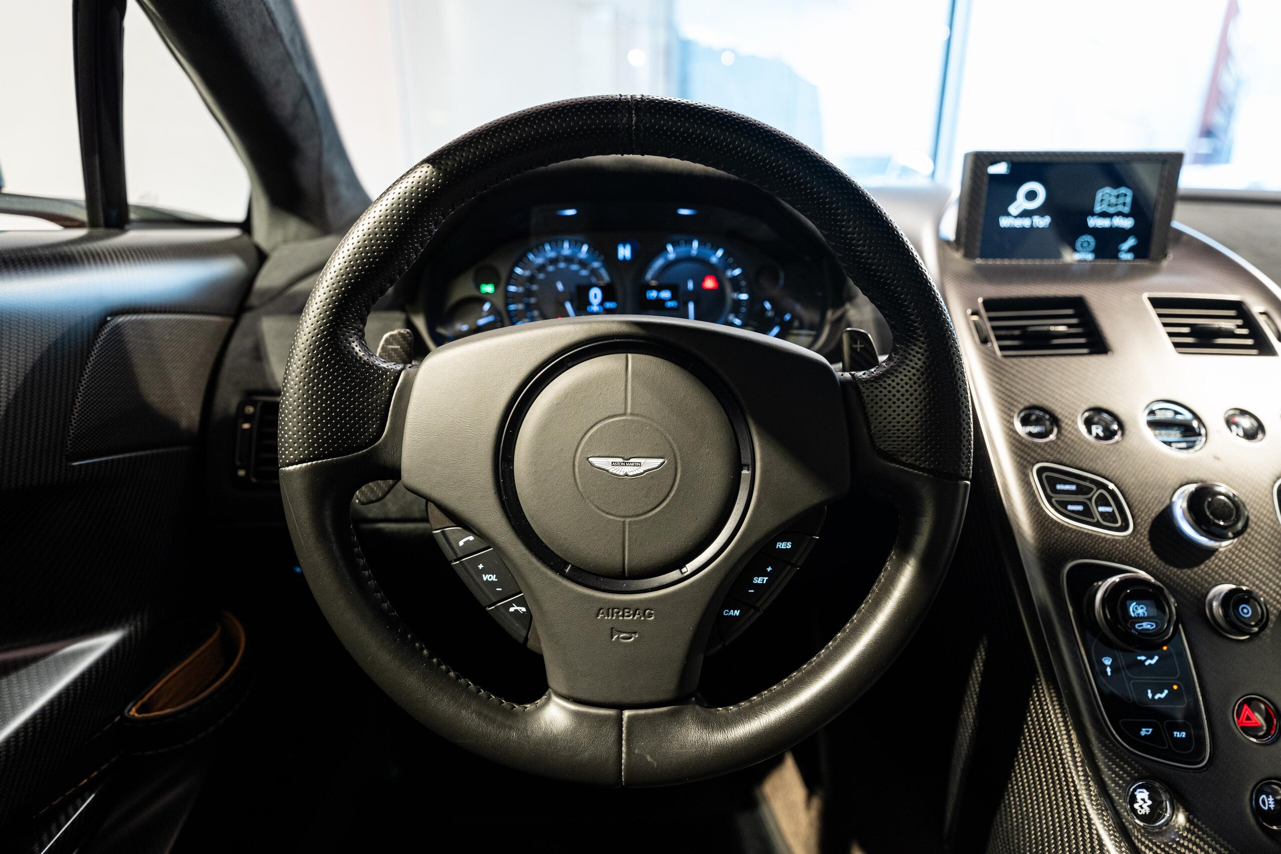 2015 Aston Martin Vantage GT12 — Photo 11 / 19