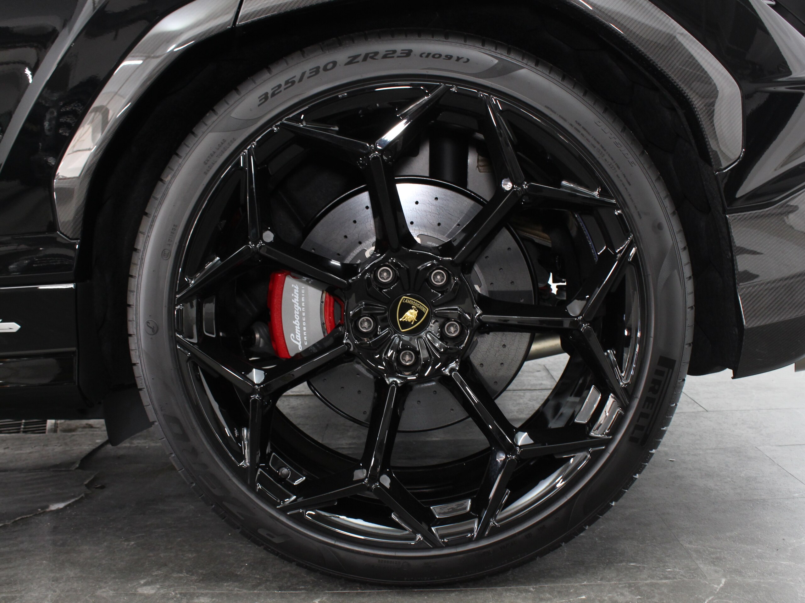 2024 Lamborghini Urus Performante — Photo 24 / 27
