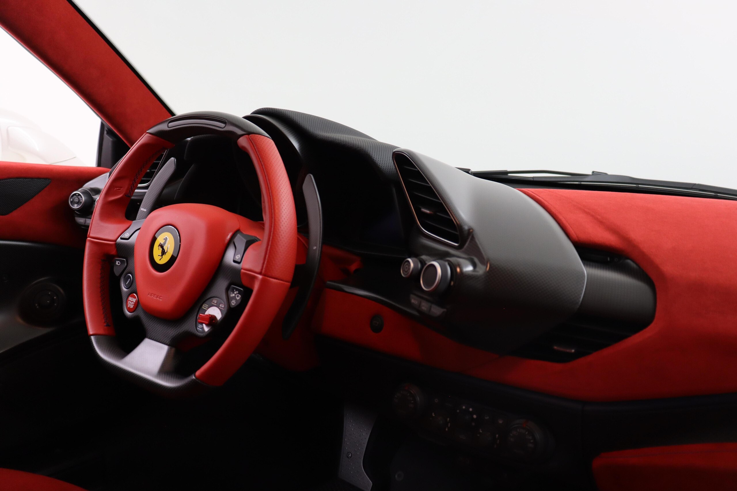 2019 Ferrari 488 Pista — Photo 11 / 18