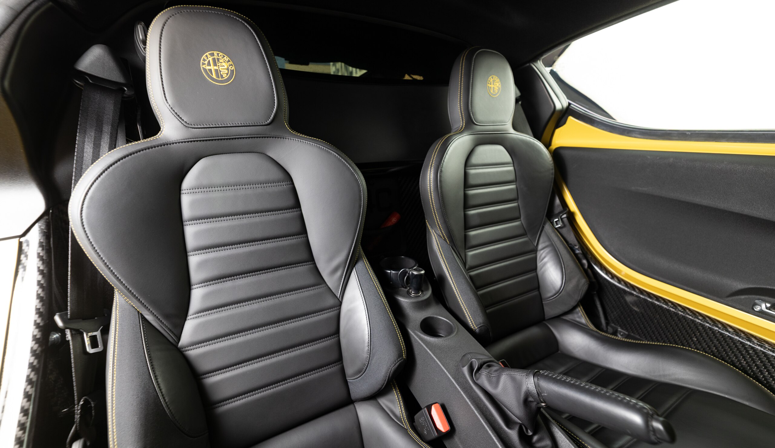 2016 Alfa Romeo 4C — Photo 12 / 17