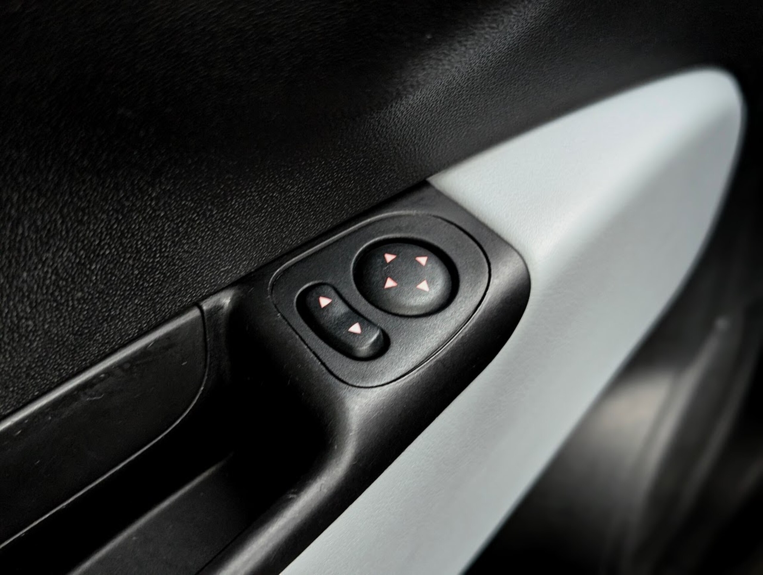 2011 Abarth 695 Tributo Ferrari — Photo 29 / 35