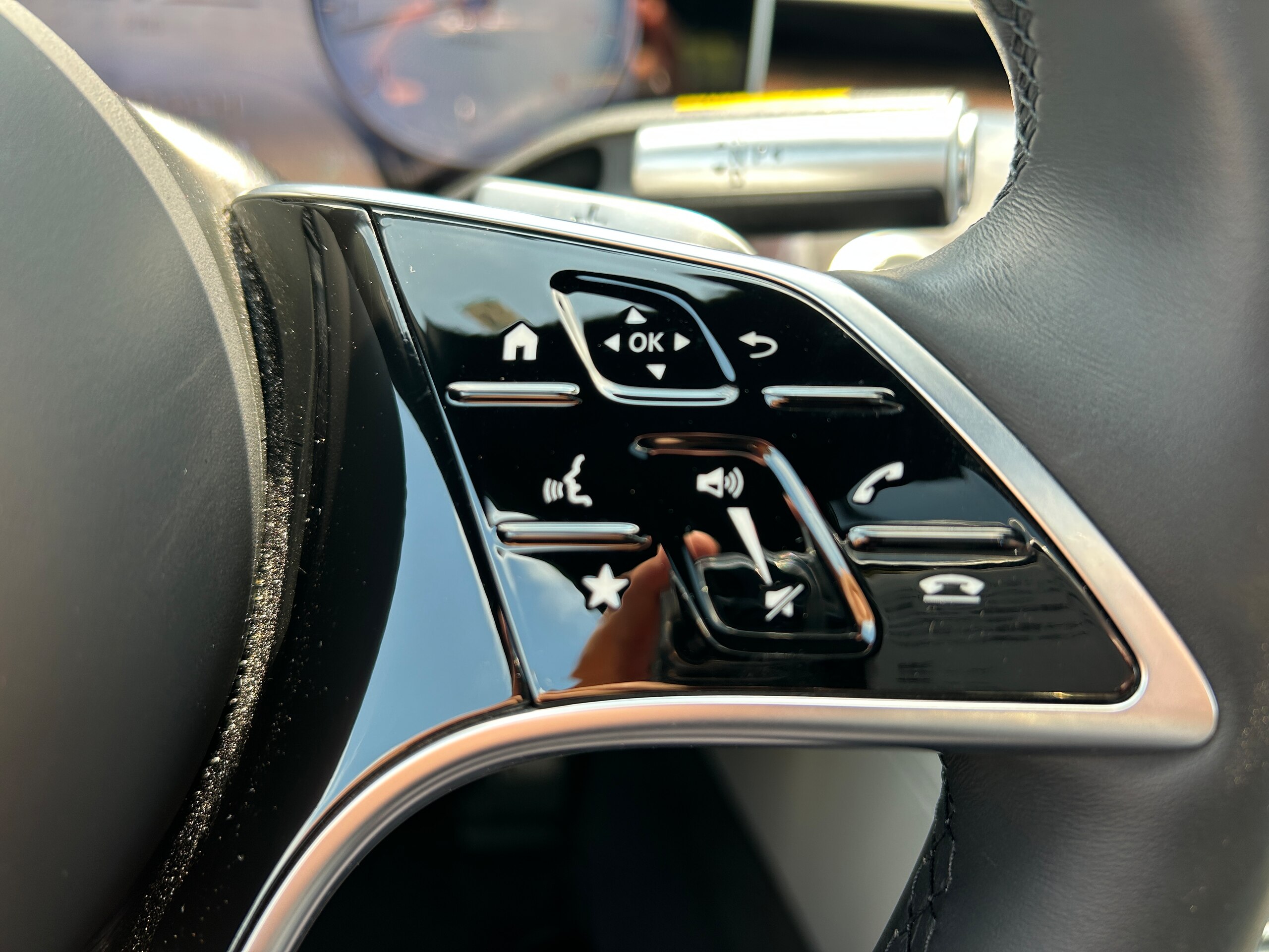 2025 Mercedes Benz Maybach S680 — Photo 36 / 40