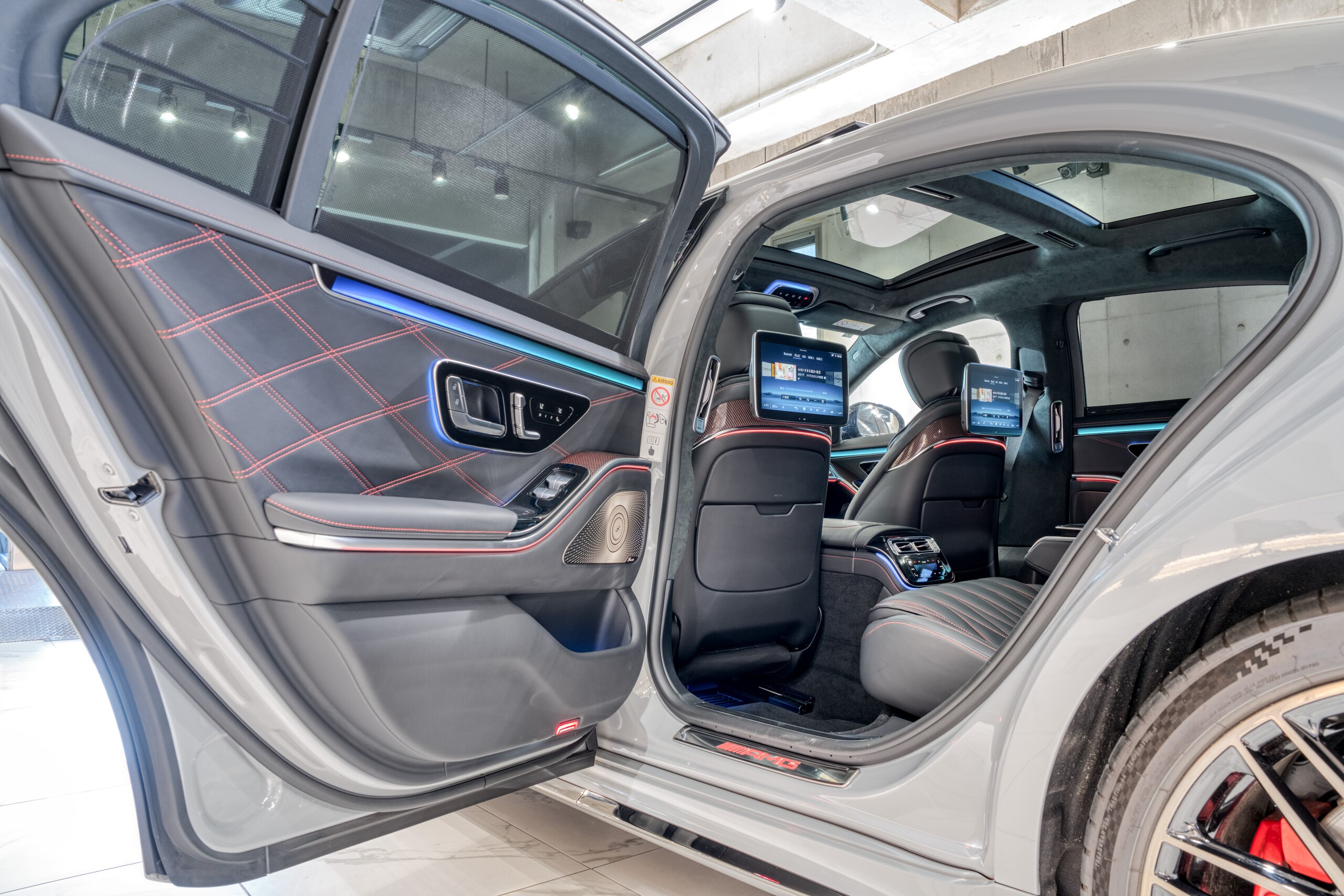 2024 Mercedes Benz AMG S63 E Performance — Photo 18 / 26