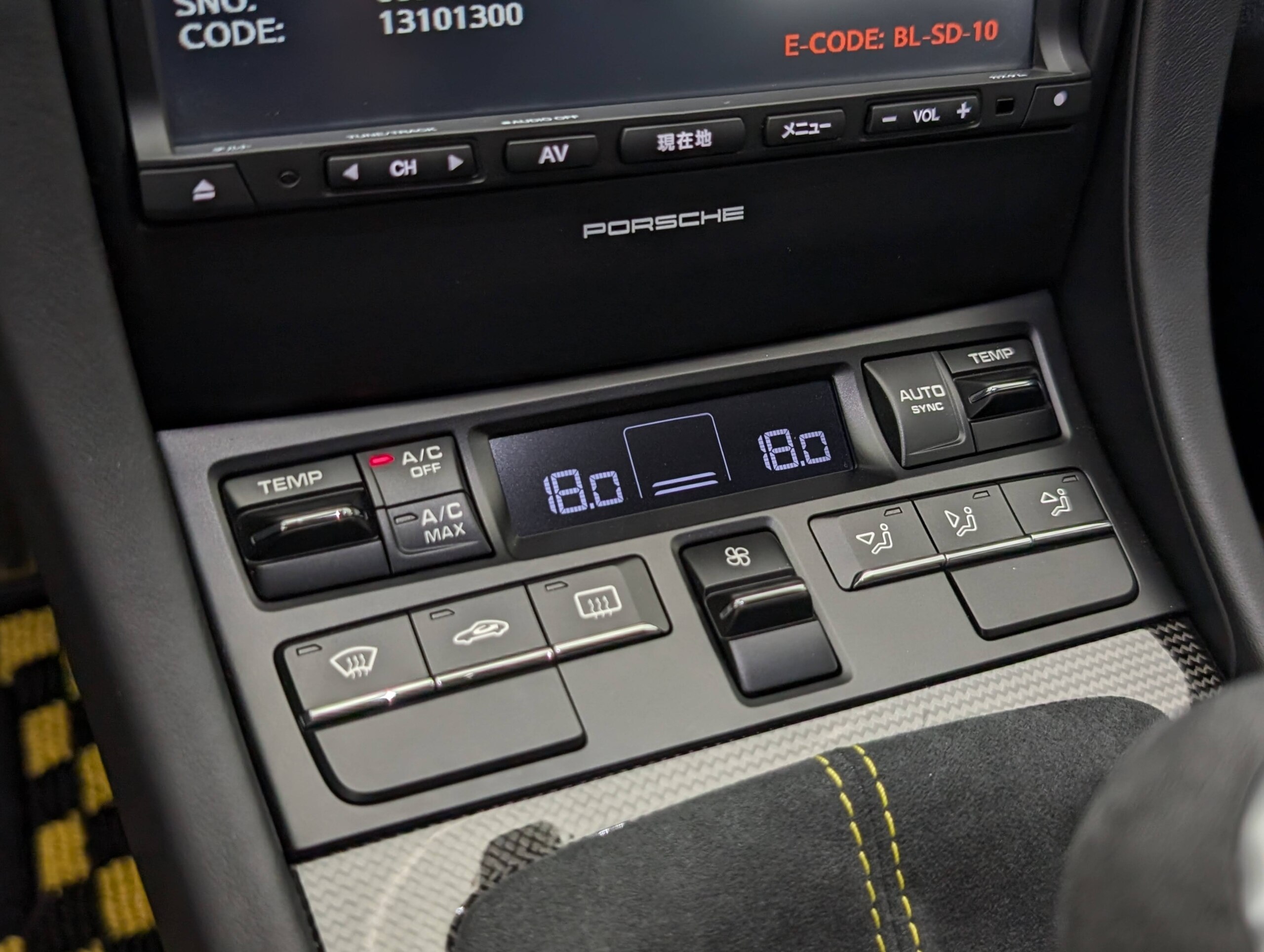 2016 Porsche Cayman GT4 — Photo 16 / 38