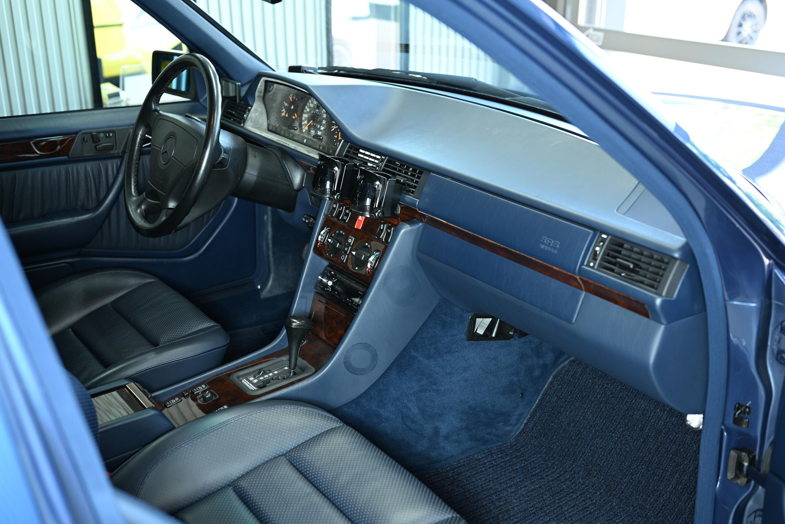 1994 Mercedes Benz E500 — Photo 9 / 74