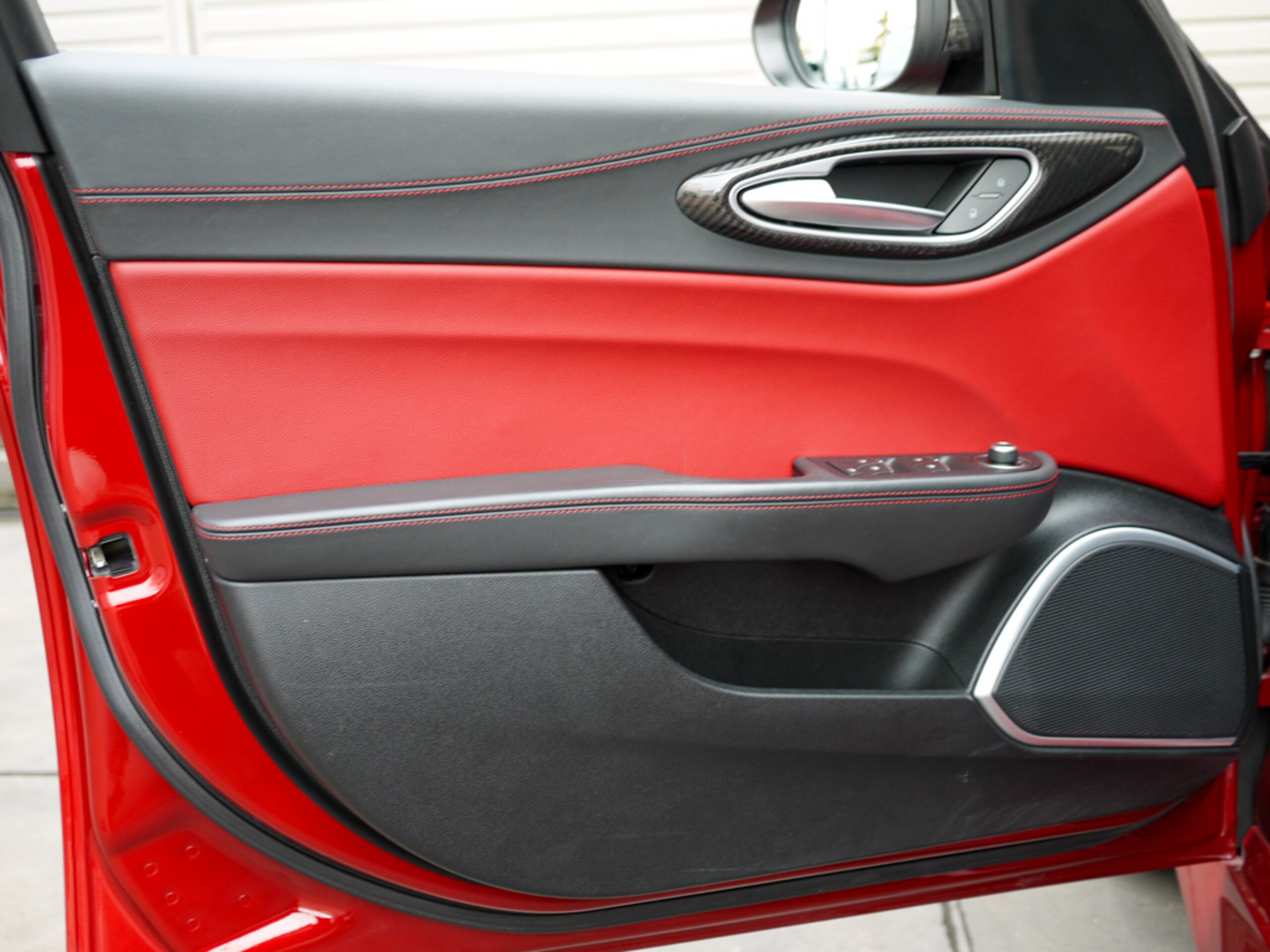 2018 Alfa Romeo Giulia Quadrifoglio — Photo 6 / 20