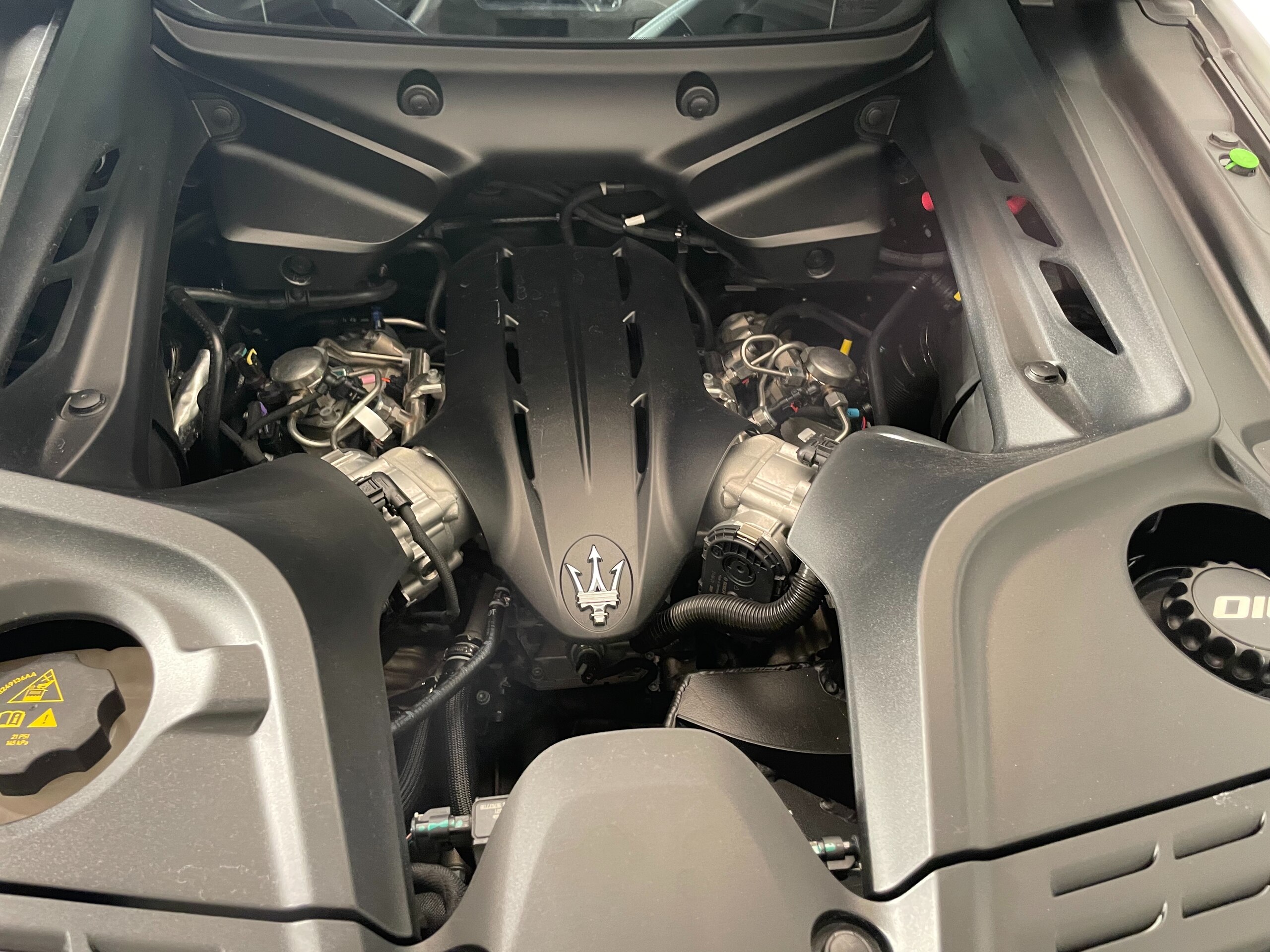 2022 Maserati MC20 — Photo 8 / 9