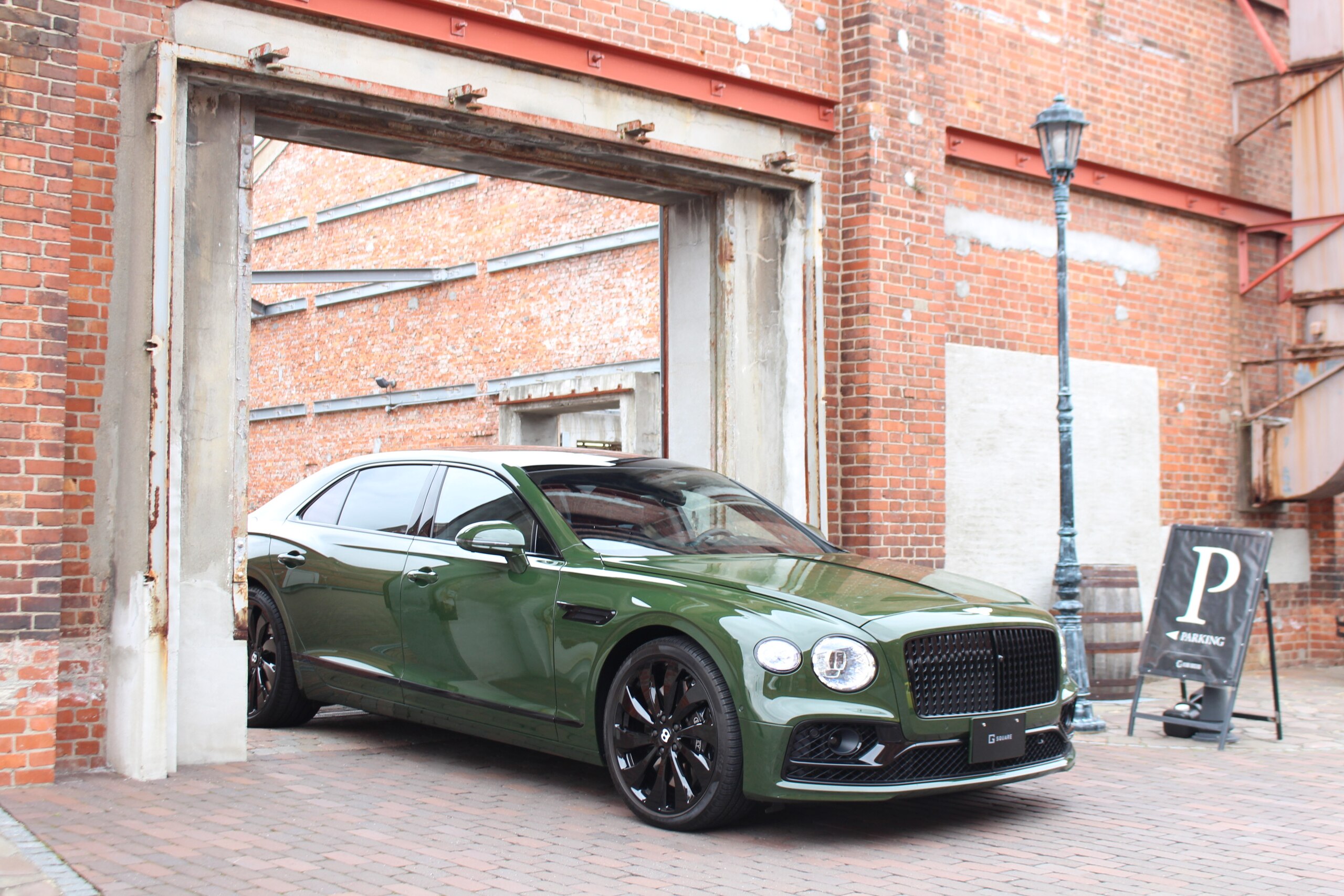 2022 Bentley Flying Spur — Photo 6 / 18