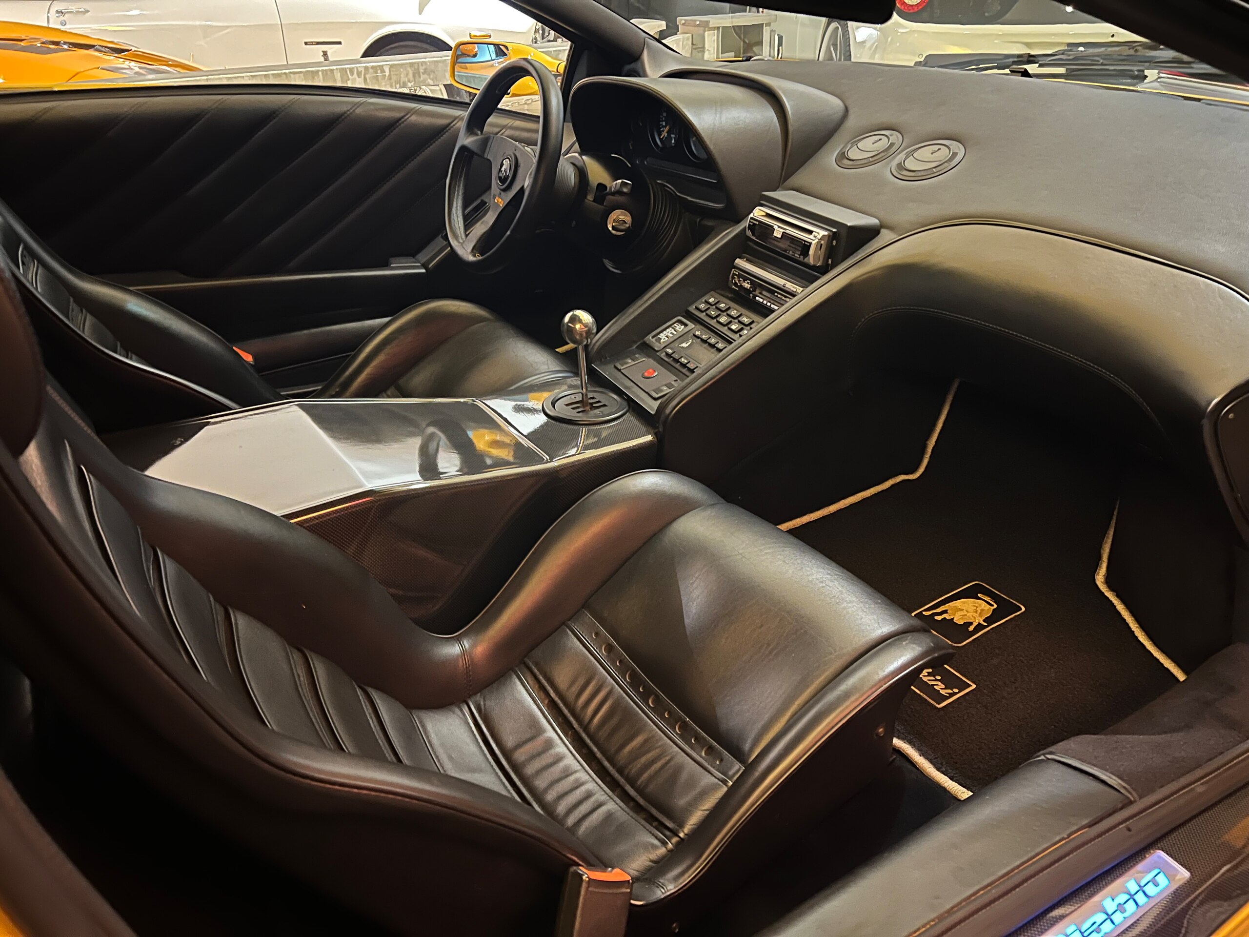 1993 Lamborghini Diablo VT — Photo 10 / 14