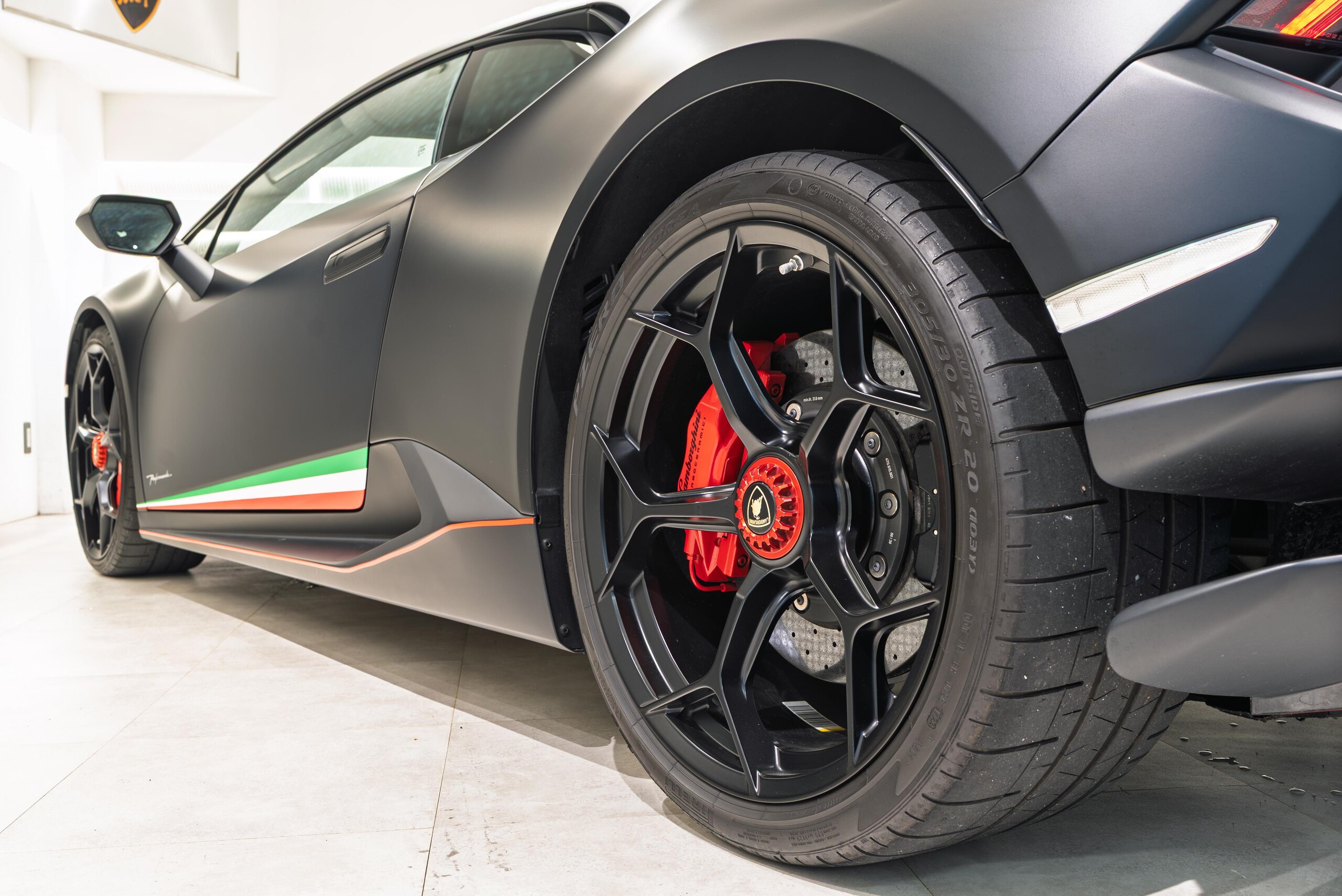 2018 Lamborghini Huracán Performante — Photo 18 / 25