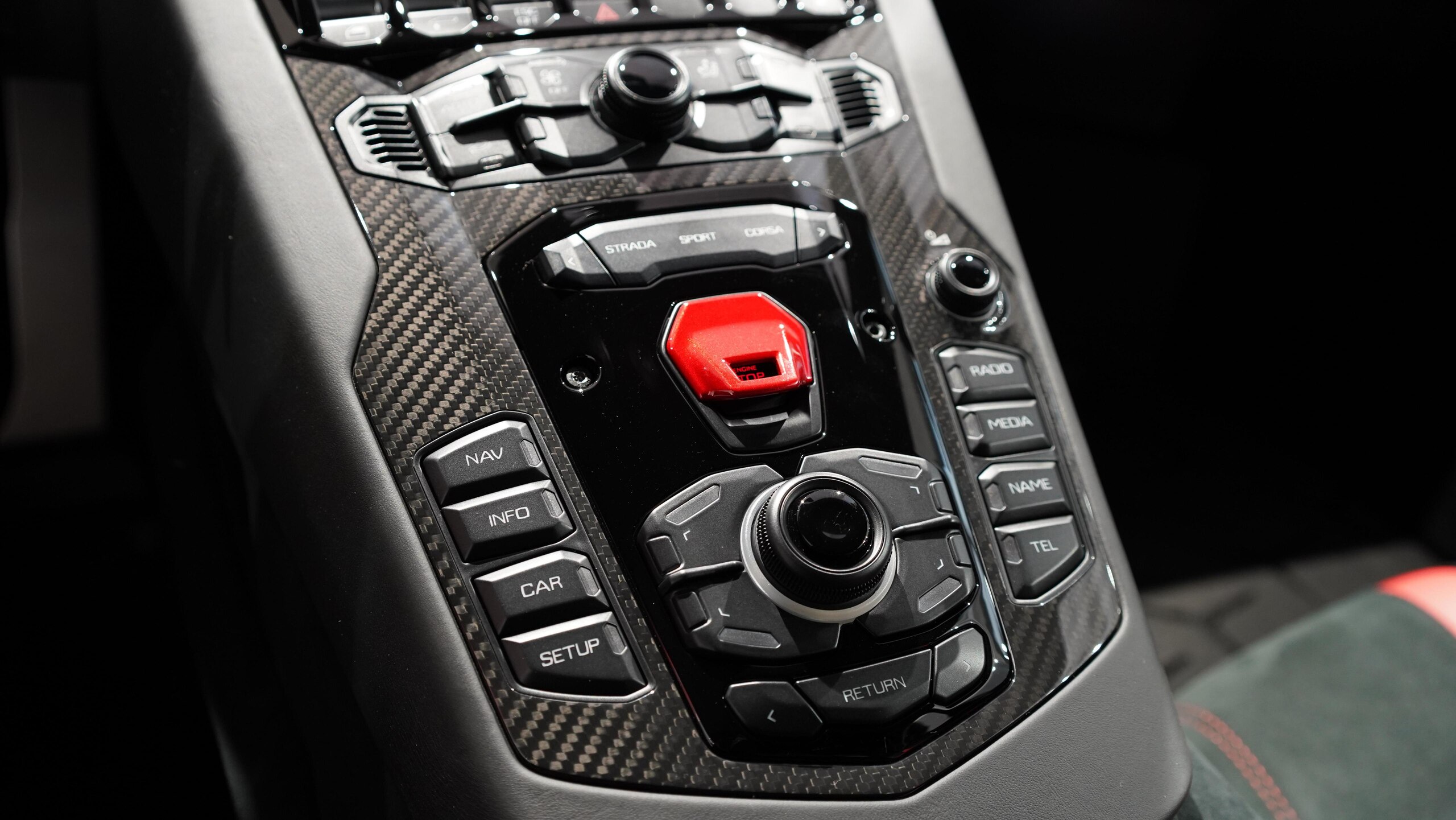 2016 Lamborghini Aventador SV — Photo 10 / 17