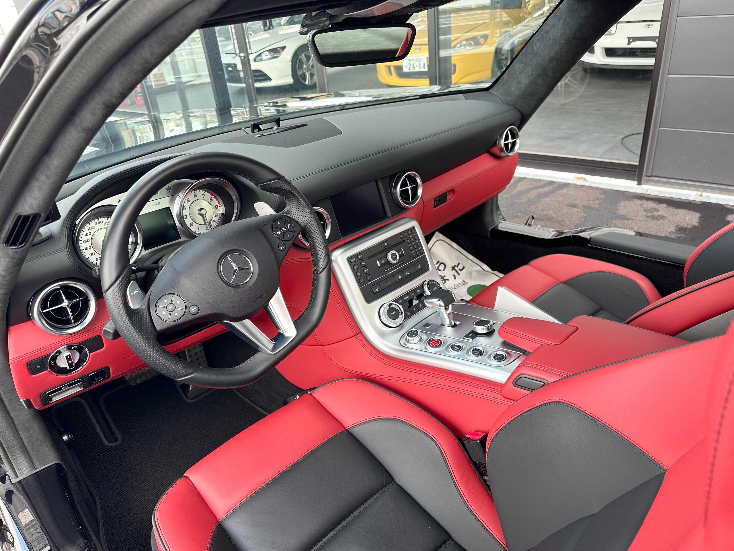 2010 Mercedes Benz SLS AMG — Photo 6 / 25