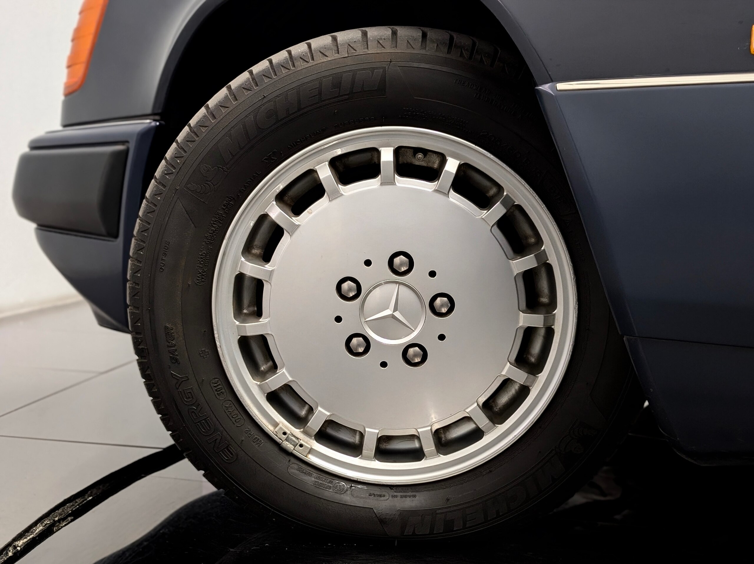 1992 Mercedes Benz 300E — Photo 18 / 21