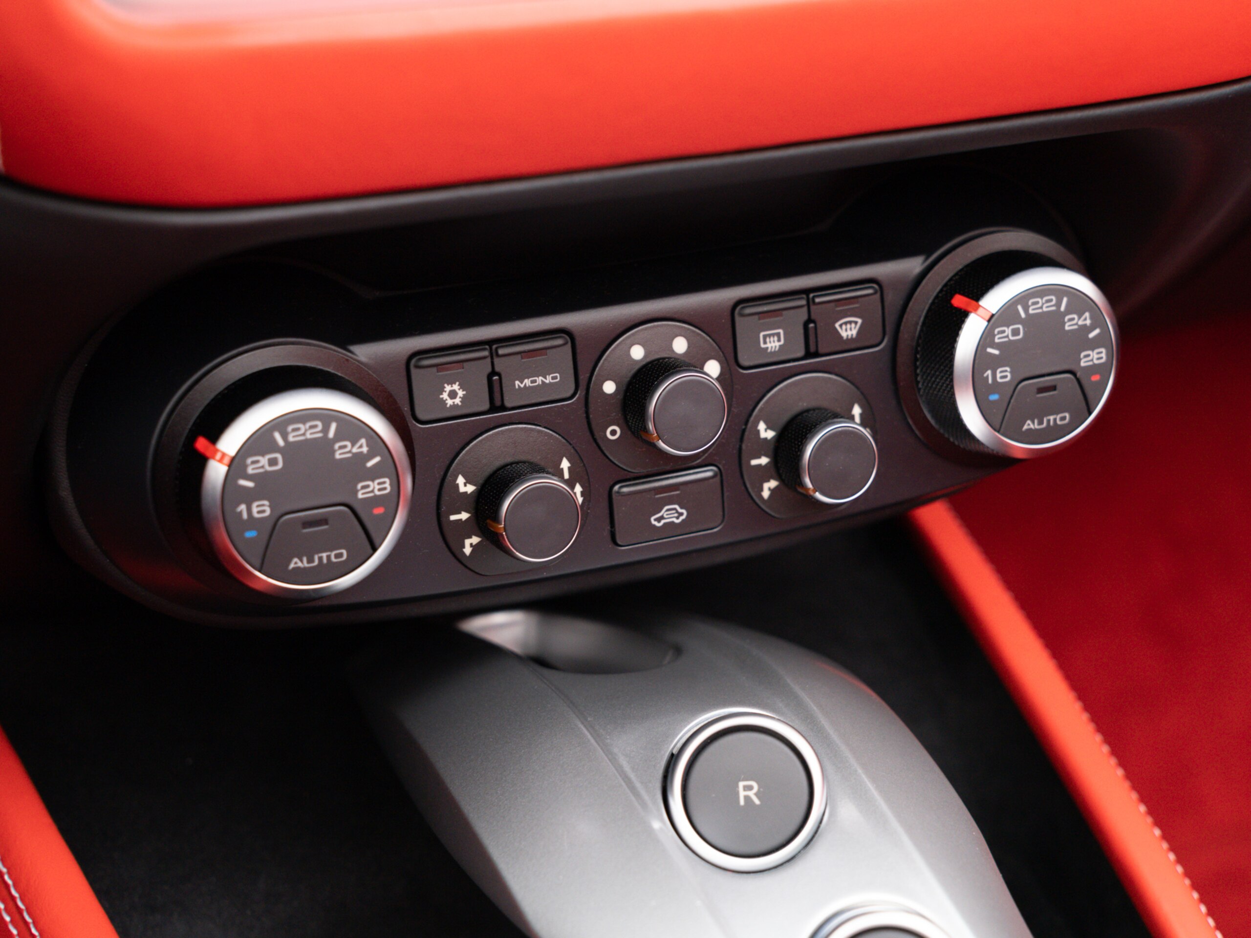 2015 Ferrari California T — Photo 12 / 20
